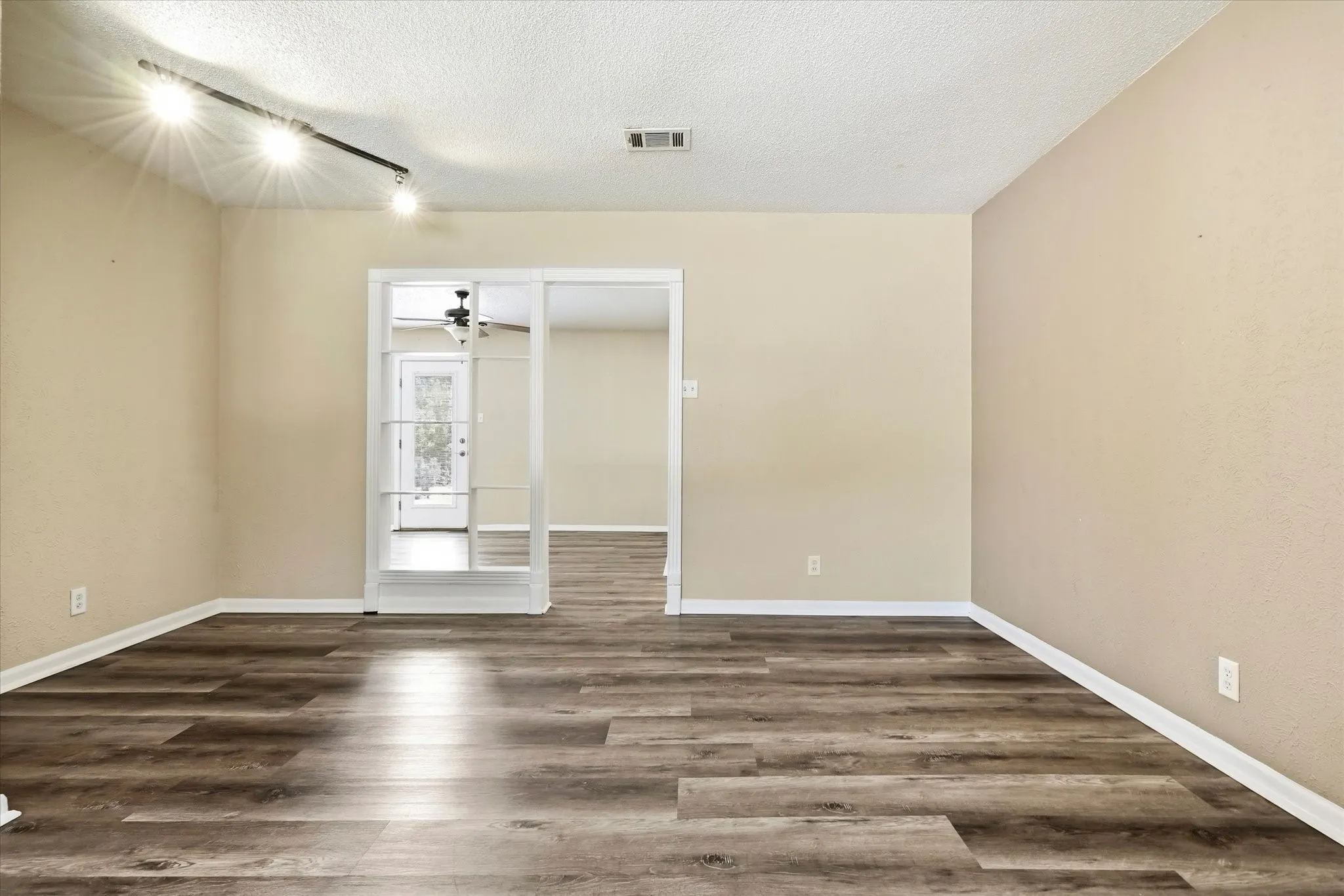 Single Family Residence For Sale in Tarrant County , 503 Harriett Street, Arlington, Texas 76010, 3 Bedroom, 2 Bathroom, 2 Garage spaces, 1,520 Sqft, built in 1959, mls#21376150, Real Estate Agent in Arlington, Homes For Sale in Tarrant county, Homes For Sale in Arlington, Realtor in Arlington Texas, Real Estate Brokerage Independent Realty Texas, Luminita Cordes Realtor