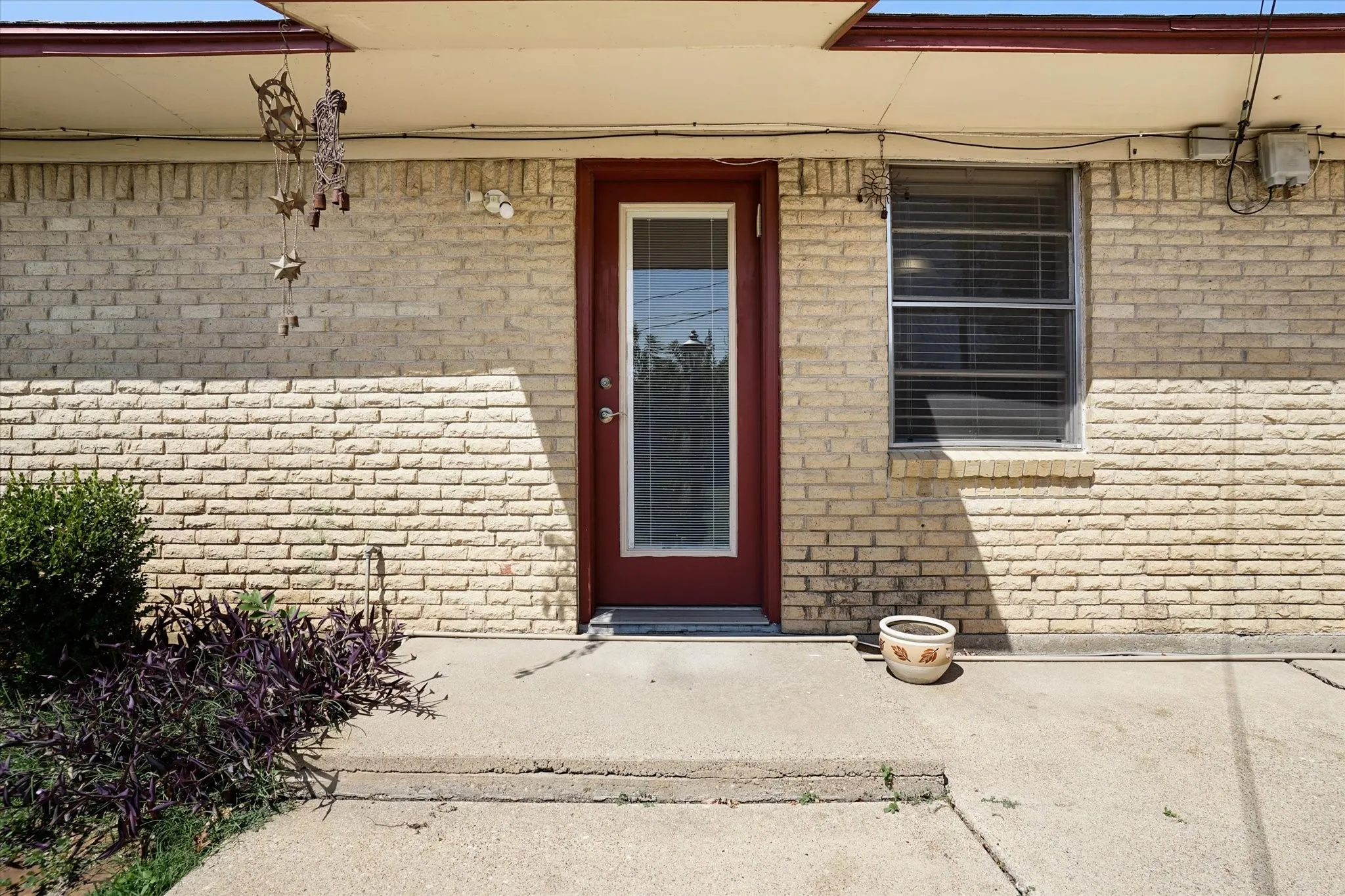 Single Family Residence For Sale in Tarrant County , 503 Harriett Street, Arlington, Texas 76010, 3 Bedroom, 2 Bathroom, 2 Garage spaces, 1,520 Sqft, built in 1959, mls#21376150, Real Estate Agent in Arlington, Homes For Sale in Tarrant county, Homes For Sale in Arlington, Realtor in Arlington Texas, Real Estate Brokerage Independent Realty Texas, Luminita Cordes Realtor