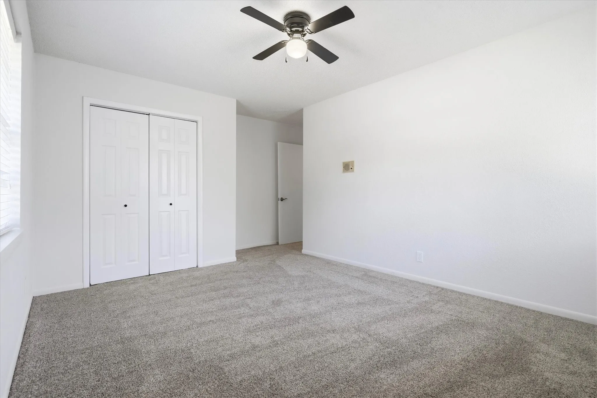 Single Family Residence For Sale in Tarrant County , 503 Harriett Street, Arlington, Texas 76010, 3 Bedroom, 2 Bathroom, 2 Garage spaces, 1,520 Sqft, built in 1959, mls#21376150, Real Estate Agent in Arlington, Homes For Sale in Tarrant county, Homes For Sale in Arlington, Realtor in Arlington Texas, Real Estate Brokerage Independent Realty Texas, Luminita Cordes Realtor