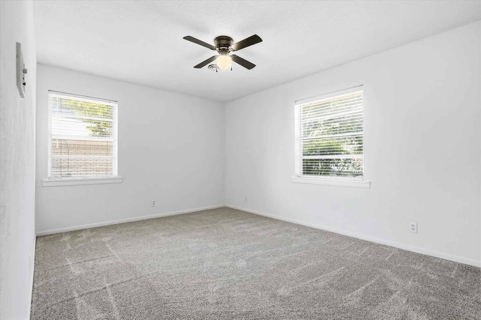 Single Family Residence For Sale in Tarrant County , 503 Harriett Street, Arlington, Texas 76010, 3 Bedroom, 2 Bathroom, 2 Garage spaces, 1,520 Sqft, built in 1959, mls#21376150, Real Estate Agent in Arlington, Homes For Sale in Tarrant county, Homes For Sale in Arlington, Realtor in Arlington Texas, Real Estate Brokerage Independent Realty Texas, Luminita Cordes Realtor
