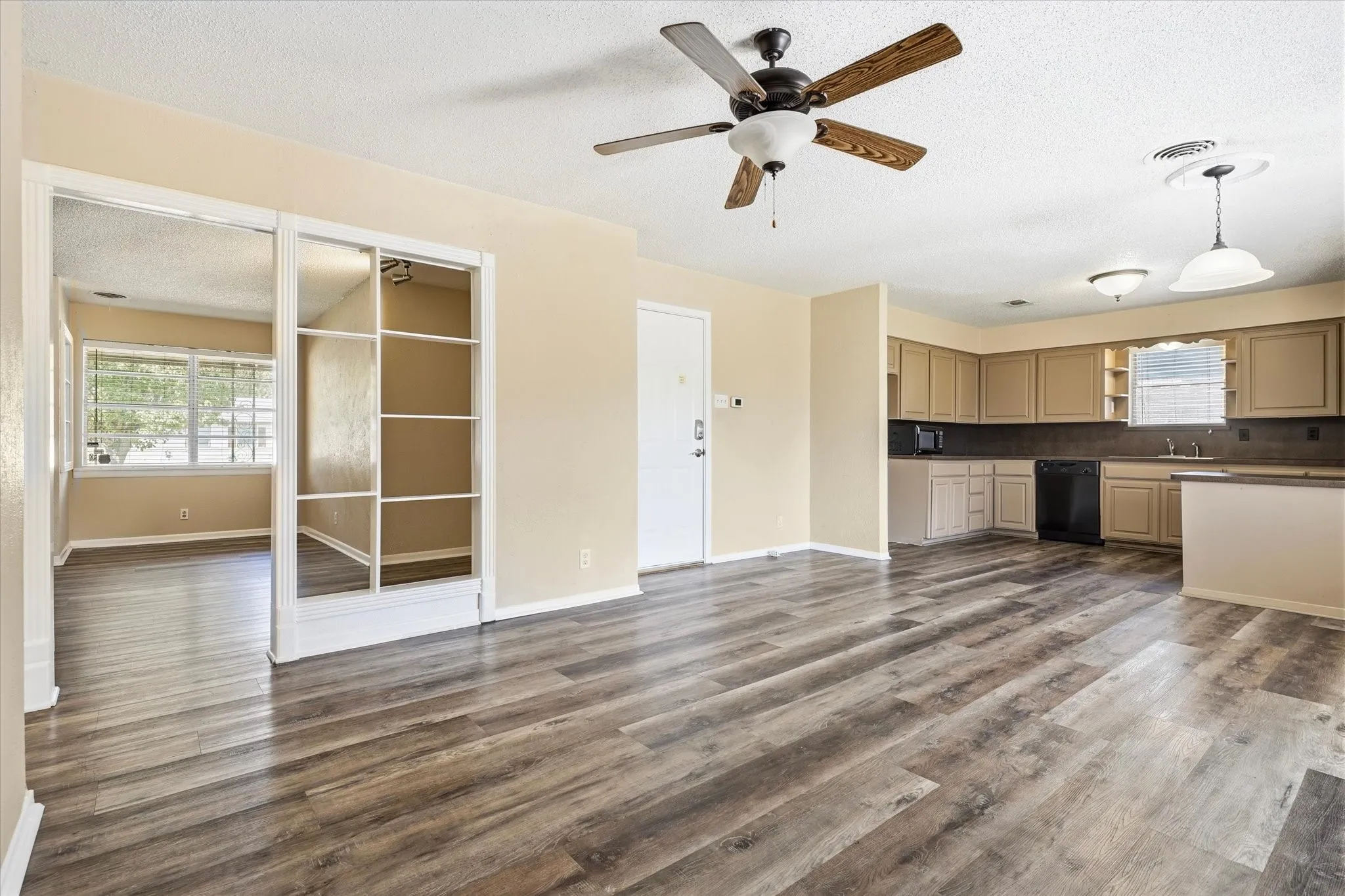Single Family Residence For Sale in Tarrant County , 503 Harriett Street, Arlington, Texas 76010, 3 Bedroom, 2 Bathroom, 2 Garage spaces, 1,520 Sqft, built in 1959, mls#21376150, Real Estate Agent in Arlington, Homes For Sale in Tarrant county, Homes For Sale in Arlington, Realtor in Arlington Texas, Real Estate Brokerage Independent Realty Texas, Luminita Cordes Realtor