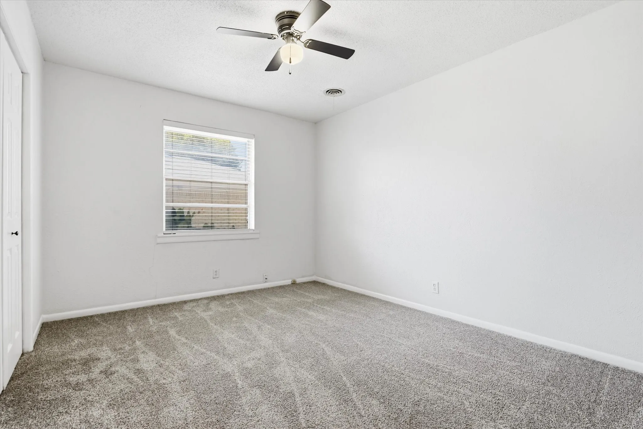 Single Family Residence For Sale in Tarrant County , 503 Harriett Street, Arlington, Texas 76010, 3 Bedroom, 2 Bathroom, 2 Garage spaces, 1,520 Sqft, built in 1959, mls#21376150, Real Estate Agent in Arlington, Homes For Sale in Tarrant county, Homes For Sale in Arlington, Realtor in Arlington Texas, Real Estate Brokerage Independent Realty Texas, Luminita Cordes Realtor