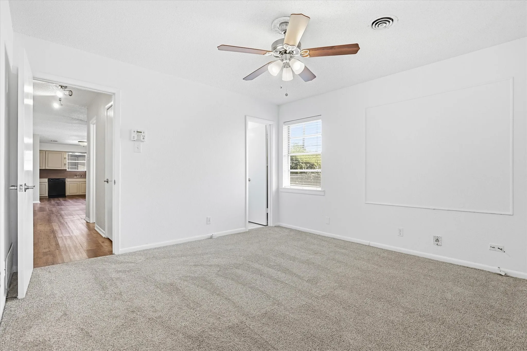 Single Family Residence For Sale in Tarrant County , 503 Harriett Street, Arlington, Texas 76010, 3 Bedroom, 2 Bathroom, 2 Garage spaces, 1,520 Sqft, built in 1959, mls#21376150, Real Estate Agent in Arlington, Homes For Sale in Tarrant county, Homes For Sale in Arlington, Realtor in Arlington Texas, Real Estate Brokerage Independent Realty Texas, Luminita Cordes Realtor
