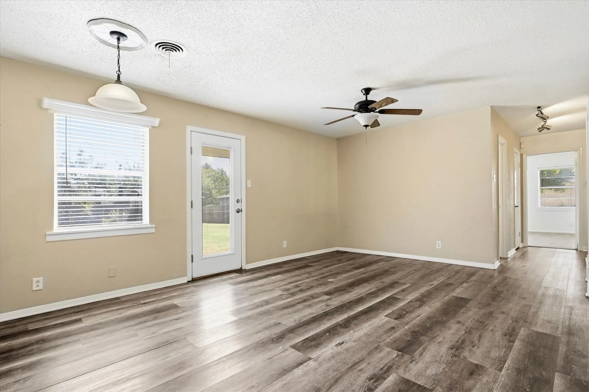 Single Family Residence For Sale in Tarrant County , 503 Harriett Street, Arlington, Texas 76010, 3 Bedroom, 2 Bathroom, 2 Garage spaces, 1,520 Sqft, built in 1959, mls#21376150, Real Estate Agent in Arlington, Homes For Sale in Tarrant county, Homes For Sale in Arlington, Realtor in Arlington Texas, Real Estate Brokerage Independent Realty Texas, Luminita Cordes Realtor
