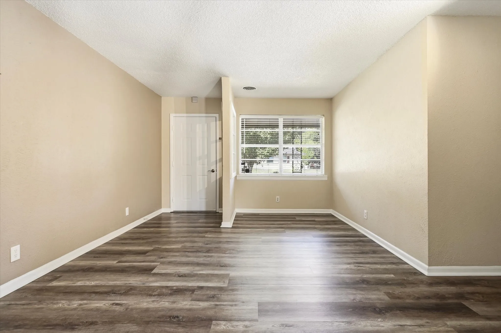 Single Family Residence For Sale in Tarrant County , 503 Harriett Street, Arlington, Texas 76010, 3 Bedroom, 2 Bathroom, 2 Garage spaces, 1,520 Sqft, built in 1959, mls#21376150, Real Estate Agent in Arlington, Homes For Sale in Tarrant county, Homes For Sale in Arlington, Realtor in Arlington Texas, Real Estate Brokerage Independent Realty Texas, Luminita Cordes Realtor