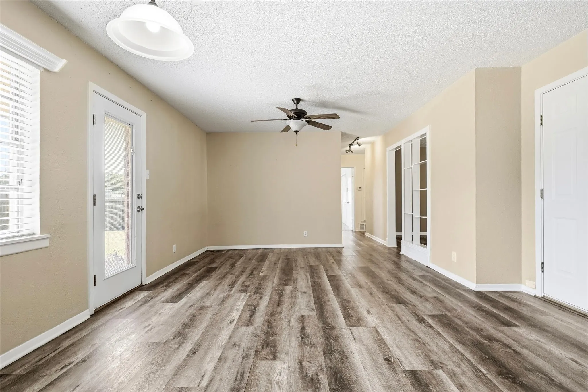 Single Family Residence For Sale in Tarrant County , 503 Harriett Street, Arlington, Texas 76010, 3 Bedroom, 2 Bathroom, 2 Garage spaces, 1,520 Sqft, built in 1959, mls#21376150, Real Estate Agent in Arlington, Homes For Sale in Tarrant county, Homes For Sale in Arlington, Realtor in Arlington Texas, Real Estate Brokerage Independent Realty Texas, Luminita Cordes Realtor