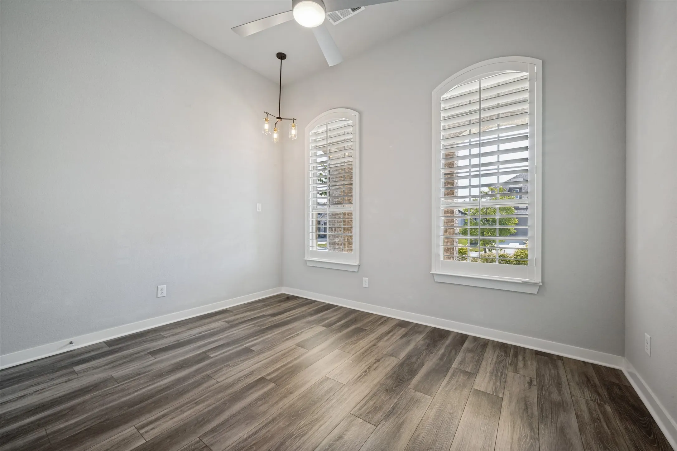 Single Family Residence For Rent in Denton County , 817 Nuthatch Court, Argyle, Texas 76226, 3 Bedroom, 3 Bathroom, 2 Garage spaces, 2,086 Sqft, built in 2020, mls#21376171, Real Estate Agent in Argyle, Homes For Rent in Denton county, Homes For Rent in Argyle, Realtor in Argyle Texas, Real Estate Brokerage Independent Realty Texas, Luminita Cordes Realtor