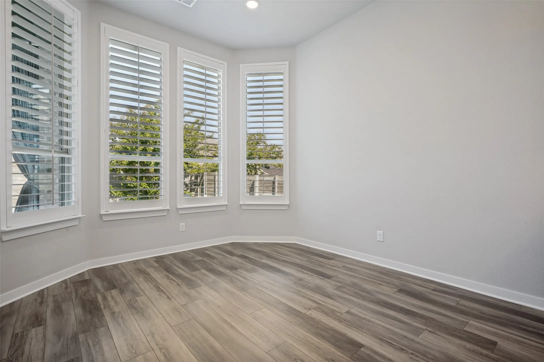 Single Family Residence For Rent in Denton County , 817 Nuthatch Court, Argyle, Texas 76226, 3 Bedroom, 3 Bathroom, 2 Garage spaces, 2,086 Sqft, built in 2020, mls#21376171, Real Estate Agent in Argyle, Homes For Rent in Denton county, Homes For Rent in Argyle, Realtor in Argyle Texas, Real Estate Brokerage Independent Realty Texas, Luminita Cordes Realtor