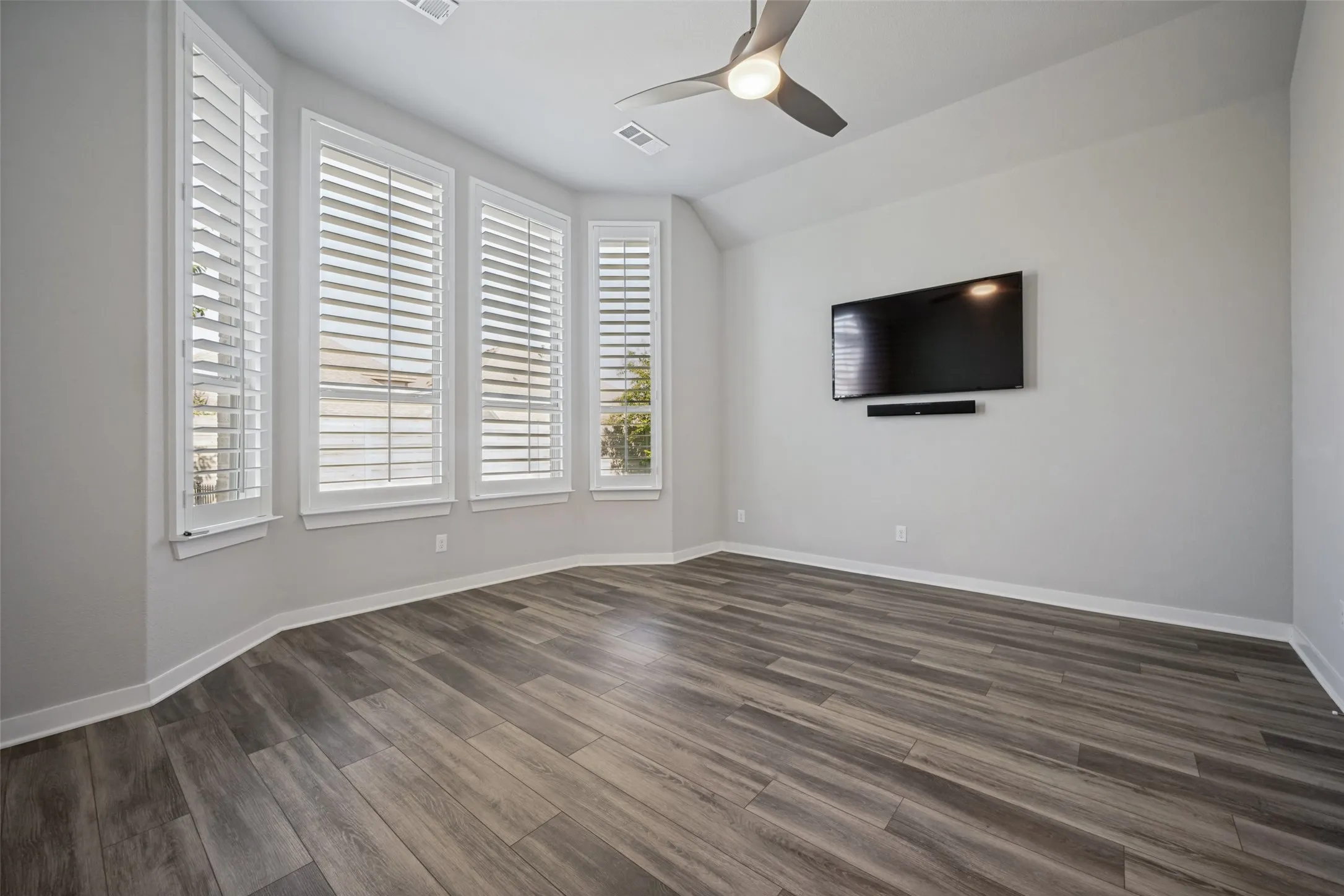 Single Family Residence For Rent in Denton County , 817 Nuthatch Court, Argyle, Texas 76226, 3 Bedroom, 3 Bathroom, 2 Garage spaces, 2,086 Sqft, built in 2020, mls#21376171, Real Estate Agent in Argyle, Homes For Rent in Denton county, Homes For Rent in Argyle, Realtor in Argyle Texas, Real Estate Brokerage Independent Realty Texas, Luminita Cordes Realtor