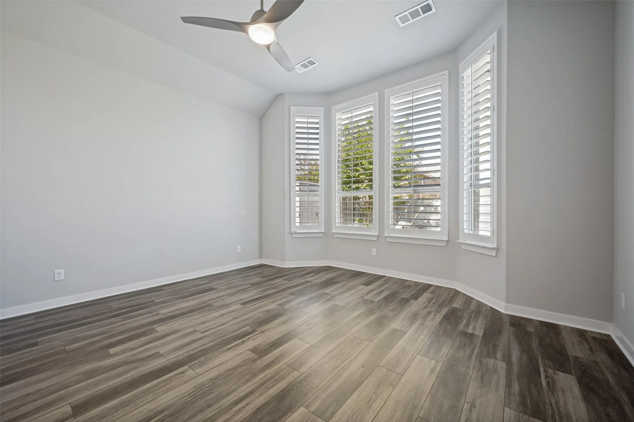 Single Family Residence For Rent in Denton County , 817 Nuthatch Court, Argyle, Texas 76226, 3 Bedroom, 3 Bathroom, 2 Garage spaces, 2,086 Sqft, built in 2020, mls#21376171, Real Estate Agent in Argyle, Homes For Rent in Denton county, Homes For Rent in Argyle, Realtor in Argyle Texas, Real Estate Brokerage Independent Realty Texas, Luminita Cordes Realtor