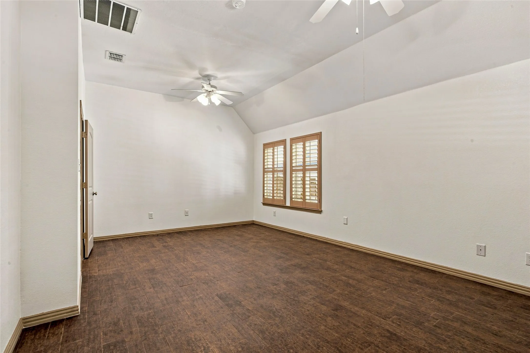 Single Family Residence For Sale in Denton County , 7943 Mc Kamy Drive, Frisco, Texas 75036, 3 Bedroom, 3 Bathroom, 2 Garage spaces, 2,996 Sqft, built in 2005, mls#21373146, Real Estate Agent in Frisco, Homes For Sale in Denton county, Homes For Sale in Frisco, Realtor in Frisco Texas, Real Estate Brokerage Independent Realty Texas, Luminita Cordes Realtor