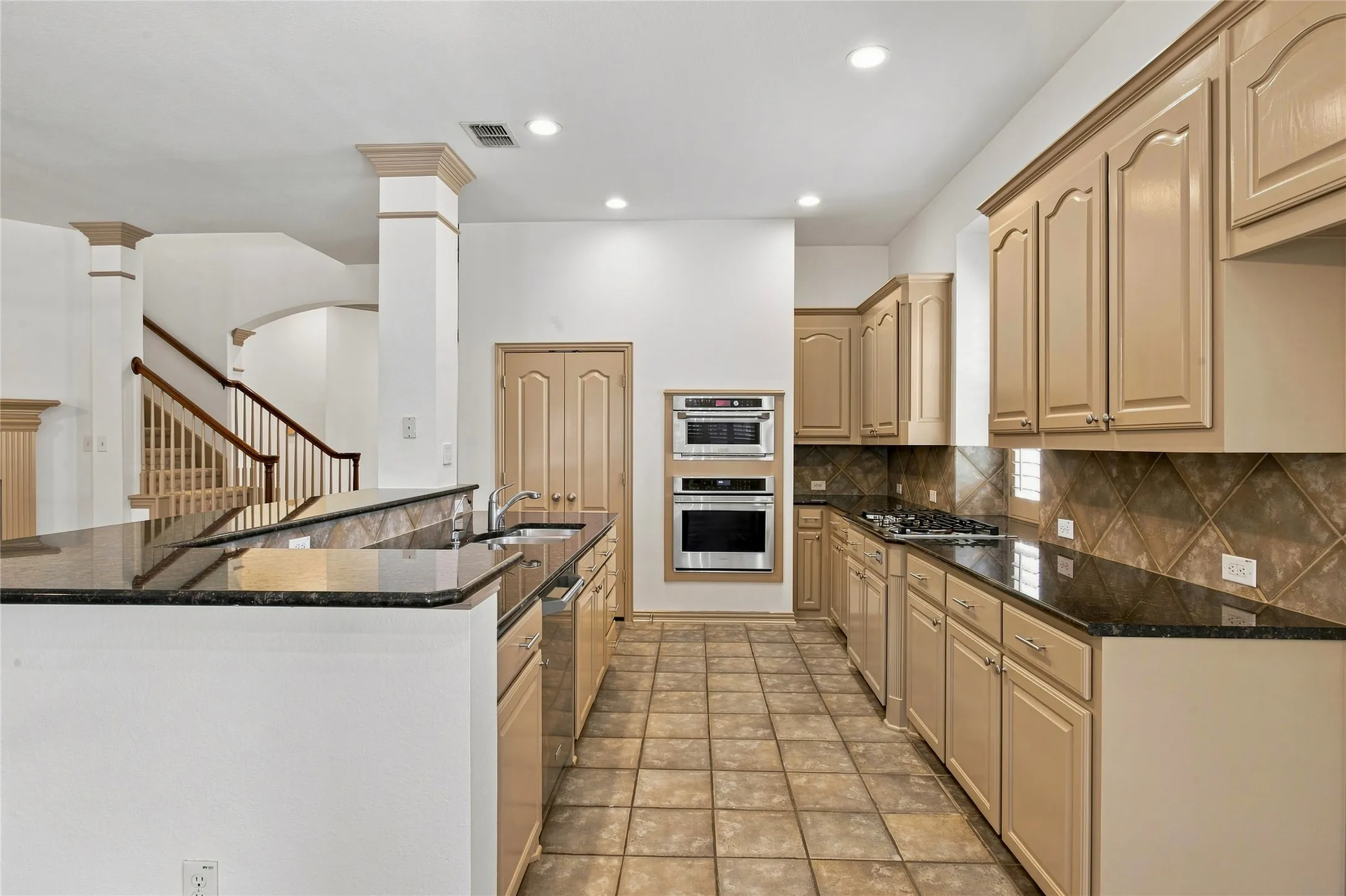 Single Family Residence For Sale in Denton County , 7943 Mc Kamy Drive, Frisco, Texas 75036, 3 Bedroom, 3 Bathroom, 2 Garage spaces, 2,996 Sqft, built in 2005, mls#21373146, Real Estate Agent in Frisco, Homes For Sale in Denton county, Homes For Sale in Frisco, Realtor in Frisco Texas, Real Estate Brokerage Independent Realty Texas, Luminita Cordes Realtor