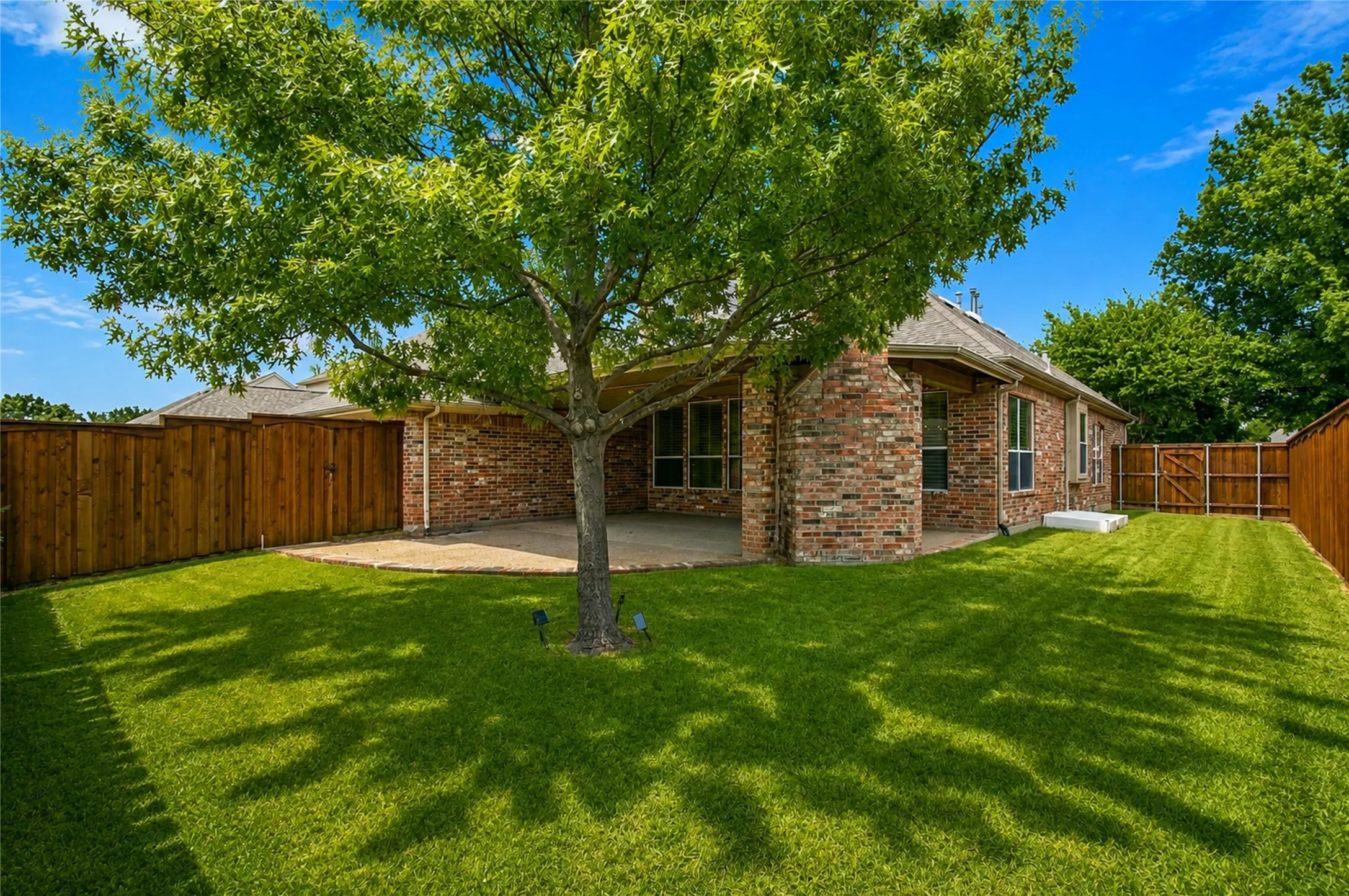Single Family Residence For Sale in Denton County , 7943 Mc Kamy Drive, Frisco, Texas 75036, 3 Bedroom, 3 Bathroom, 2 Garage spaces, 2,996 Sqft, built in 2005, mls#21373146, Real Estate Agent in Frisco, Homes For Sale in Denton county, Homes For Sale in Frisco, Realtor in Frisco Texas, Real Estate Brokerage Independent Realty Texas, Luminita Cordes Realtor