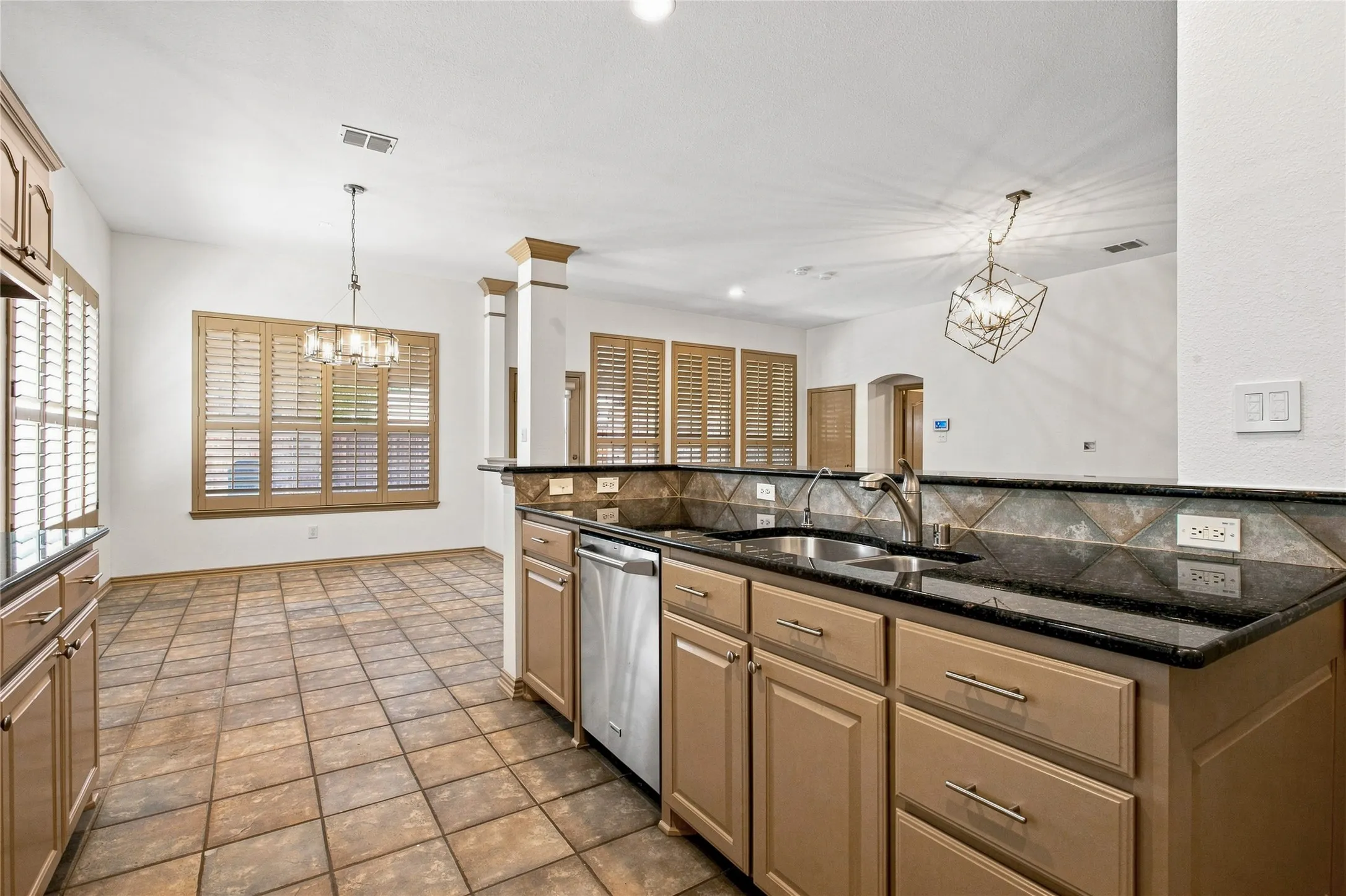 Single Family Residence For Sale in Denton County , 7943 Mc Kamy Drive, Frisco, Texas 75036, 3 Bedroom, 3 Bathroom, 2 Garage spaces, 2,996 Sqft, built in 2005, mls#21373146, Real Estate Agent in Frisco, Homes For Sale in Denton county, Homes For Sale in Frisco, Realtor in Frisco Texas, Real Estate Brokerage Independent Realty Texas, Luminita Cordes Realtor