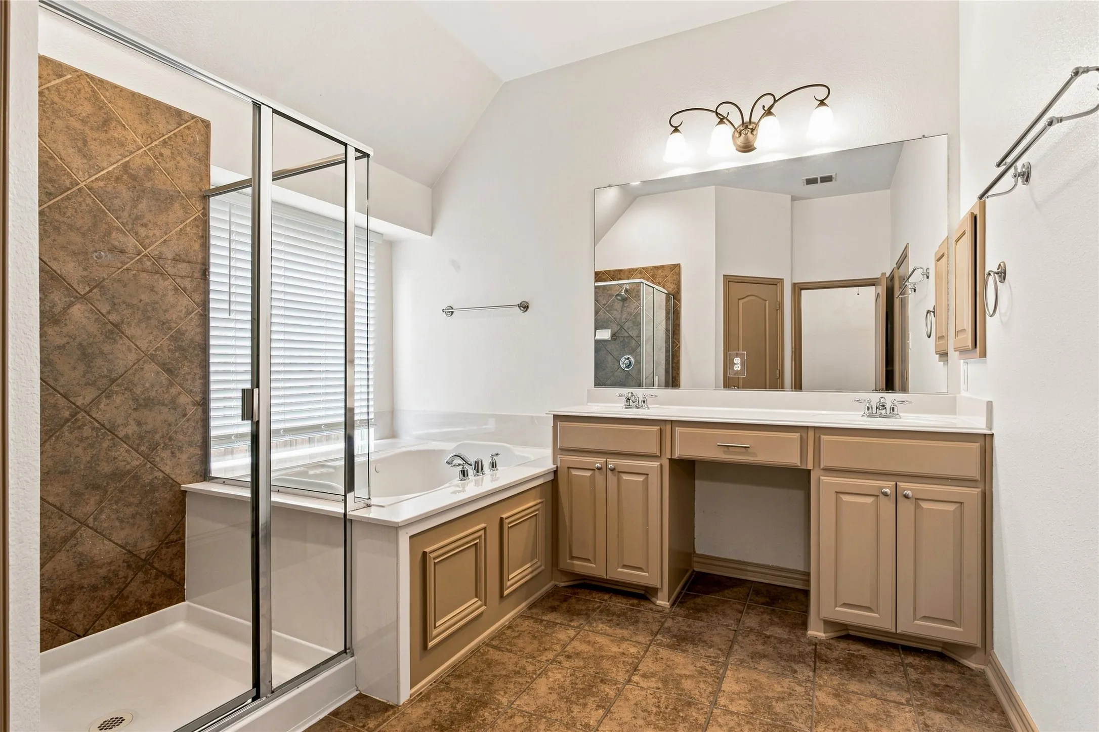 Single Family Residence For Sale in Denton County , 7943 Mc Kamy Drive, Frisco, Texas 75036, 3 Bedroom, 3 Bathroom, 2 Garage spaces, 2,996 Sqft, built in 2005, mls#21373146, Real Estate Agent in Frisco, Homes For Sale in Denton county, Homes For Sale in Frisco, Realtor in Frisco Texas, Real Estate Brokerage Independent Realty Texas, Luminita Cordes Realtor