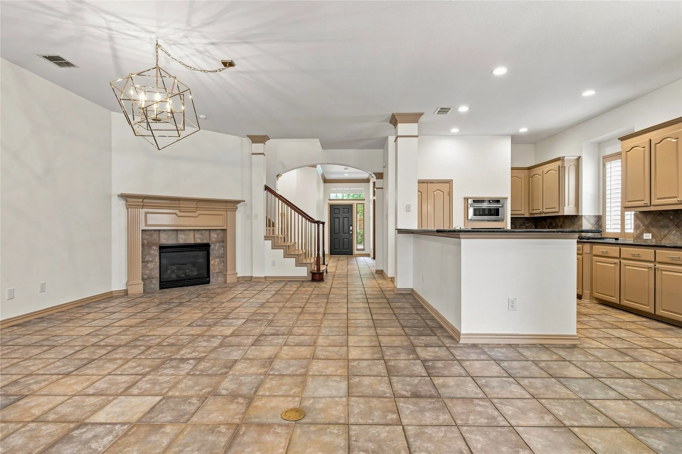 Single Family Residence For Sale in Denton County , 7943 Mc Kamy Drive, Frisco, Texas 75036, 3 Bedroom, 3 Bathroom, 2 Garage spaces, 2,996 Sqft, built in 2005, mls#21373146, Real Estate Agent in Frisco, Homes For Sale in Denton county, Homes For Sale in Frisco, Realtor in Frisco Texas, Real Estate Brokerage Independent Realty Texas, Luminita Cordes Realtor