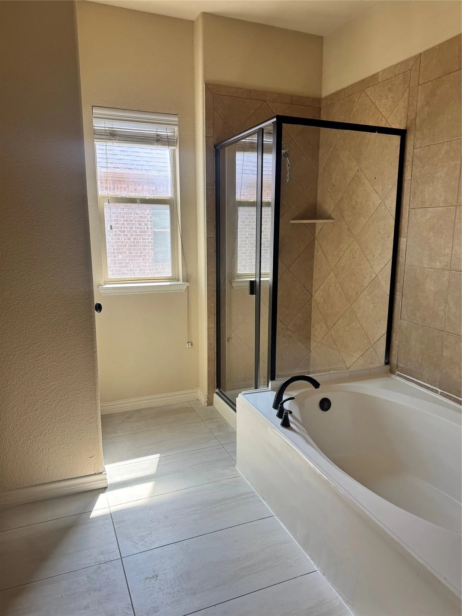 Townhouse For Rent in Denton County , 4249 Indian Run Drive, Carrollton, Texas 75010, 3 Bedroom, 3 Bathroom, 2 Garage spaces, 2,246 Sqft, built in 2012, mls#21376186, Real Estate Agent in Carrollton, Homes For Rent in Denton county, Homes For Rent in Carrollton, Realtor in Carrollton Texas, Real Estate Brokerage Independent Realty Texas, Luminita Cordes Realtor