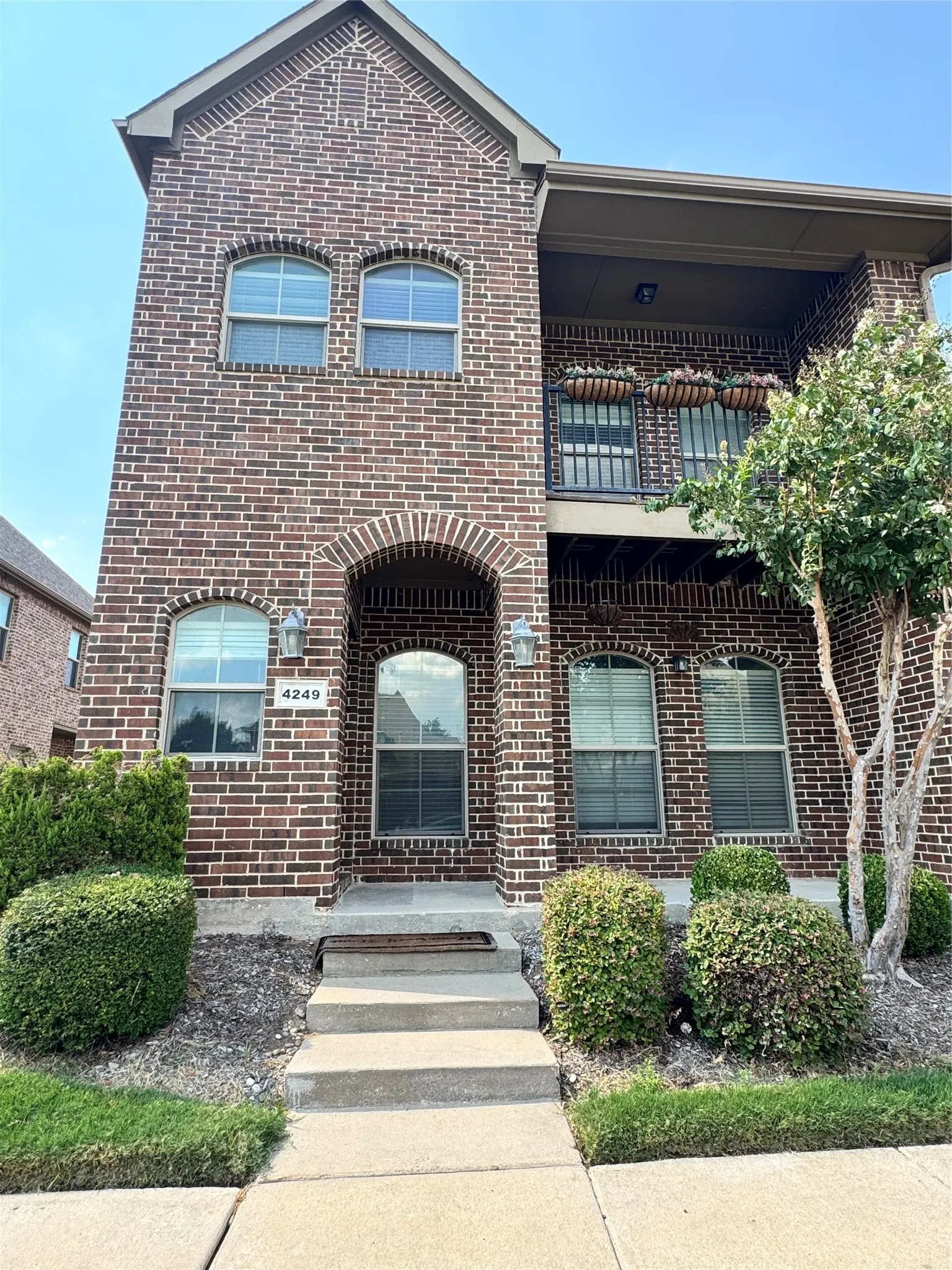 Townhouse For Rent in Denton County , 4249 Indian Run Drive, Carrollton, Texas 75010, 3 Bedroom, 3 Bathroom, 2 Garage spaces, 2,246 Sqft, built in 2012, mls#21376186, Real Estate Agent in Carrollton, Homes For Rent in Denton county, Homes For Rent in Carrollton, Realtor in Carrollton Texas, Real Estate Brokerage Independent Realty Texas, Luminita Cordes Realtor