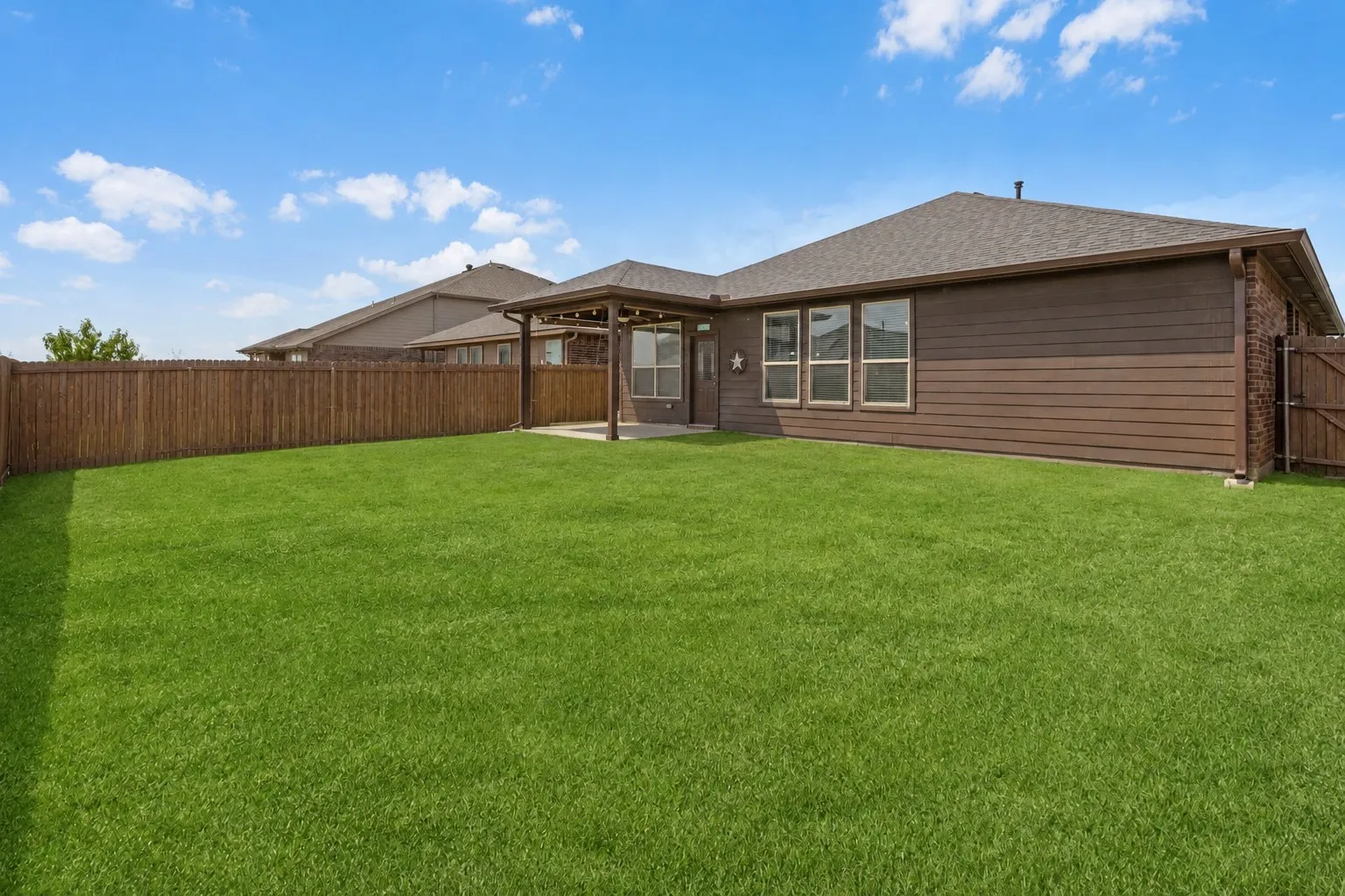Single Family Residence For Rent in Tarrant County , 1108 Lakin Road, Fort Worth, Texas 76177, 3 Bedroom, 2 Bathroom, 2 Garage spaces, 1,695 Sqft, built in 2018, mls#21374256, Real Estate Agent in Fort Worth, Homes For Rent in Tarrant county, Homes For Rent in Fort Worth, Realtor in Fort Worth Texas, Real Estate Brokerage Independent Realty Texas, Luminita Cordes Realtor
