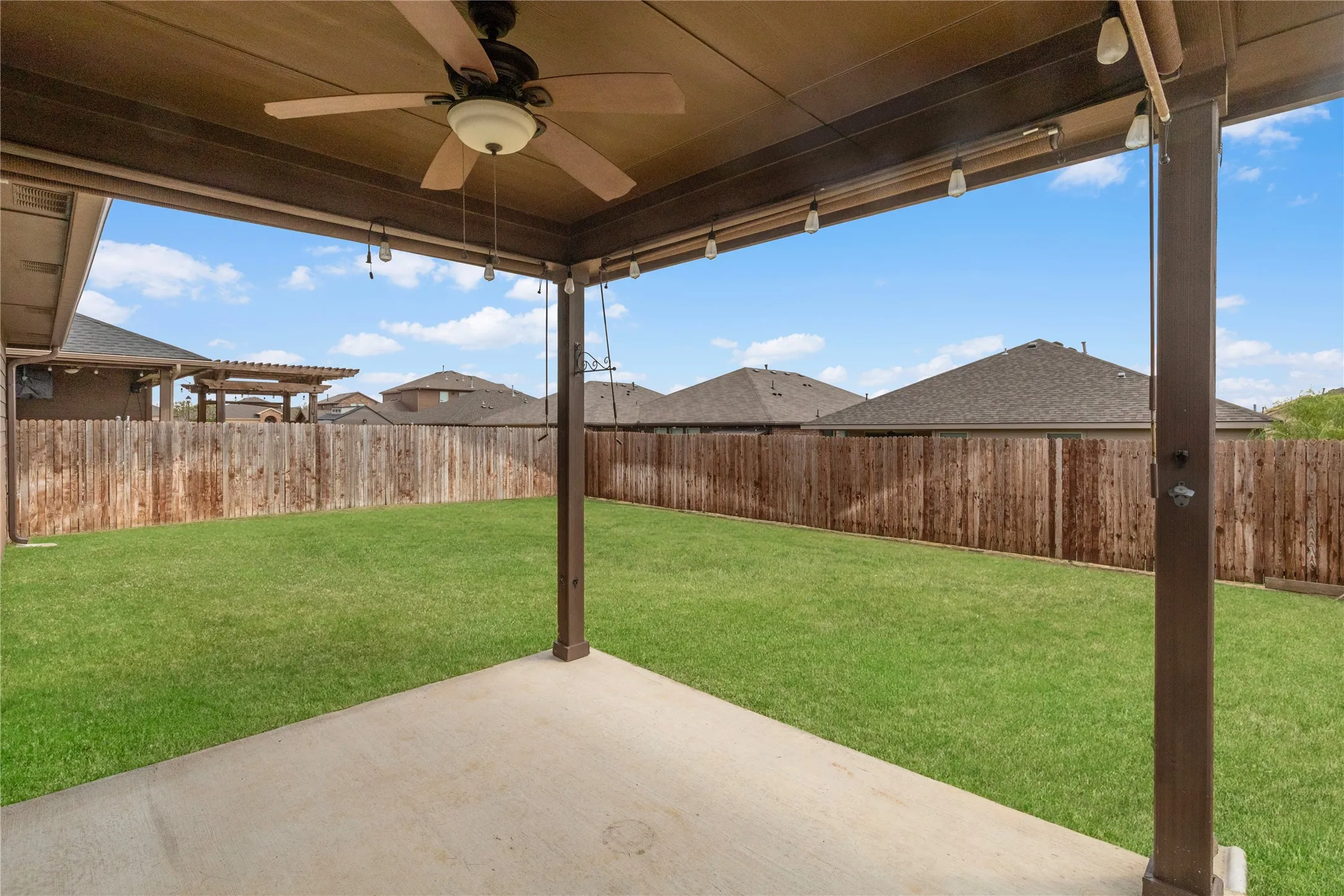 Single Family Residence For Rent in Tarrant County , 1108 Lakin Road, Fort Worth, Texas 76177, 3 Bedroom, 2 Bathroom, 2 Garage spaces, 1,695 Sqft, built in 2018, mls#21374256, Real Estate Agent in Fort Worth, Homes For Rent in Tarrant county, Homes For Rent in Fort Worth, Realtor in Fort Worth Texas, Real Estate Brokerage Independent Realty Texas, Luminita Cordes Realtor