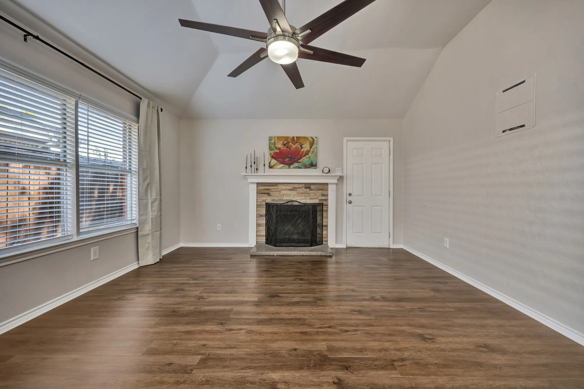 Single Family Residence For Sale in Tarrant County , 4220 Maryanne Place, Haltom City, Texas 76137, 3 Bedroom, 2 Bathroom, 2 Garage spaces, 1,714 Sqft, built in 1993, mls#21372171, Real Estate Agent in Haltom City, Homes For Sale in Tarrant county, Homes For Sale in Haltom City, Realtor in Haltom City Texas, Real Estate Brokerage Independent Realty Texas, Luminita Cordes Realtor