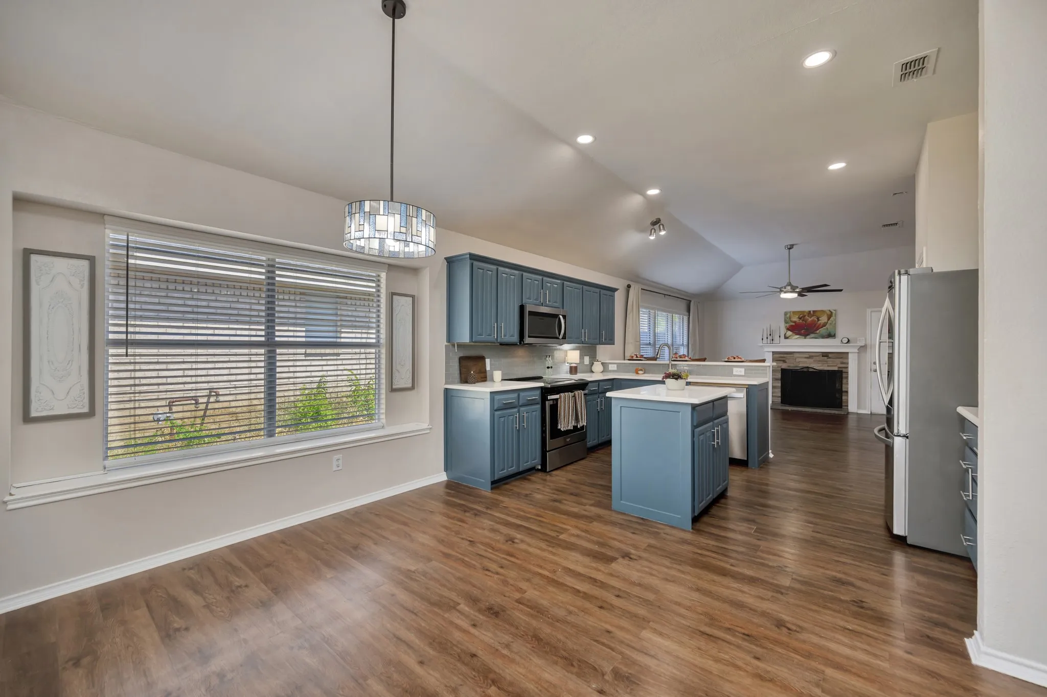 Single Family Residence For Sale in Tarrant County , 4220 Maryanne Place, Haltom City, Texas 76137, 3 Bedroom, 2 Bathroom, 2 Garage spaces, 1,714 Sqft, built in 1993, mls#21372171, Real Estate Agent in Haltom City, Homes For Sale in Tarrant county, Homes For Sale in Haltom City, Realtor in Haltom City Texas, Real Estate Brokerage Independent Realty Texas, Luminita Cordes Realtor