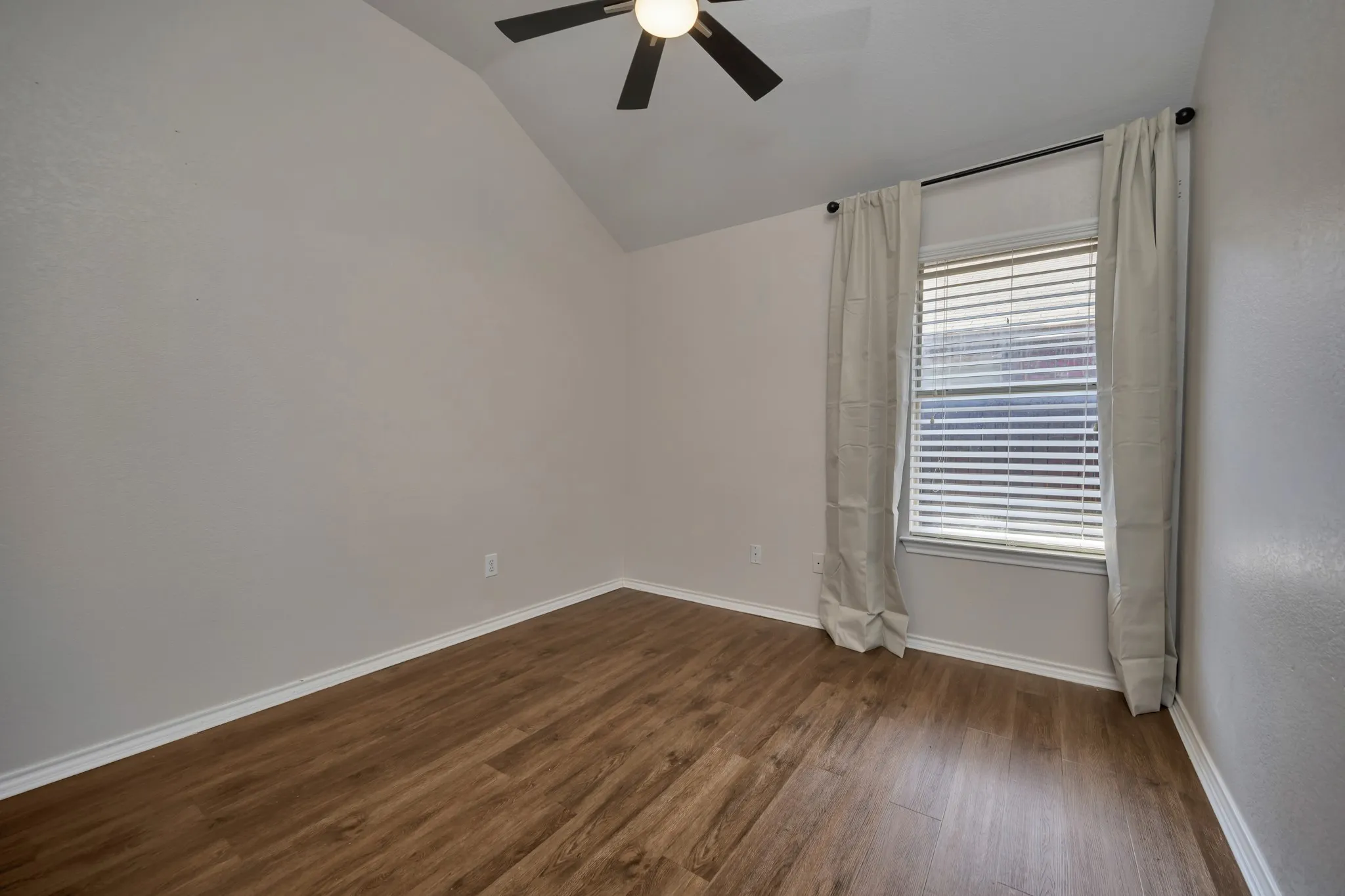 Single Family Residence For Sale in Tarrant County , 4220 Maryanne Place, Haltom City, Texas 76137, 3 Bedroom, 2 Bathroom, 2 Garage spaces, 1,714 Sqft, built in 1993, mls#21372171, Real Estate Agent in Haltom City, Homes For Sale in Tarrant county, Homes For Sale in Haltom City, Realtor in Haltom City Texas, Real Estate Brokerage Independent Realty Texas, Luminita Cordes Realtor