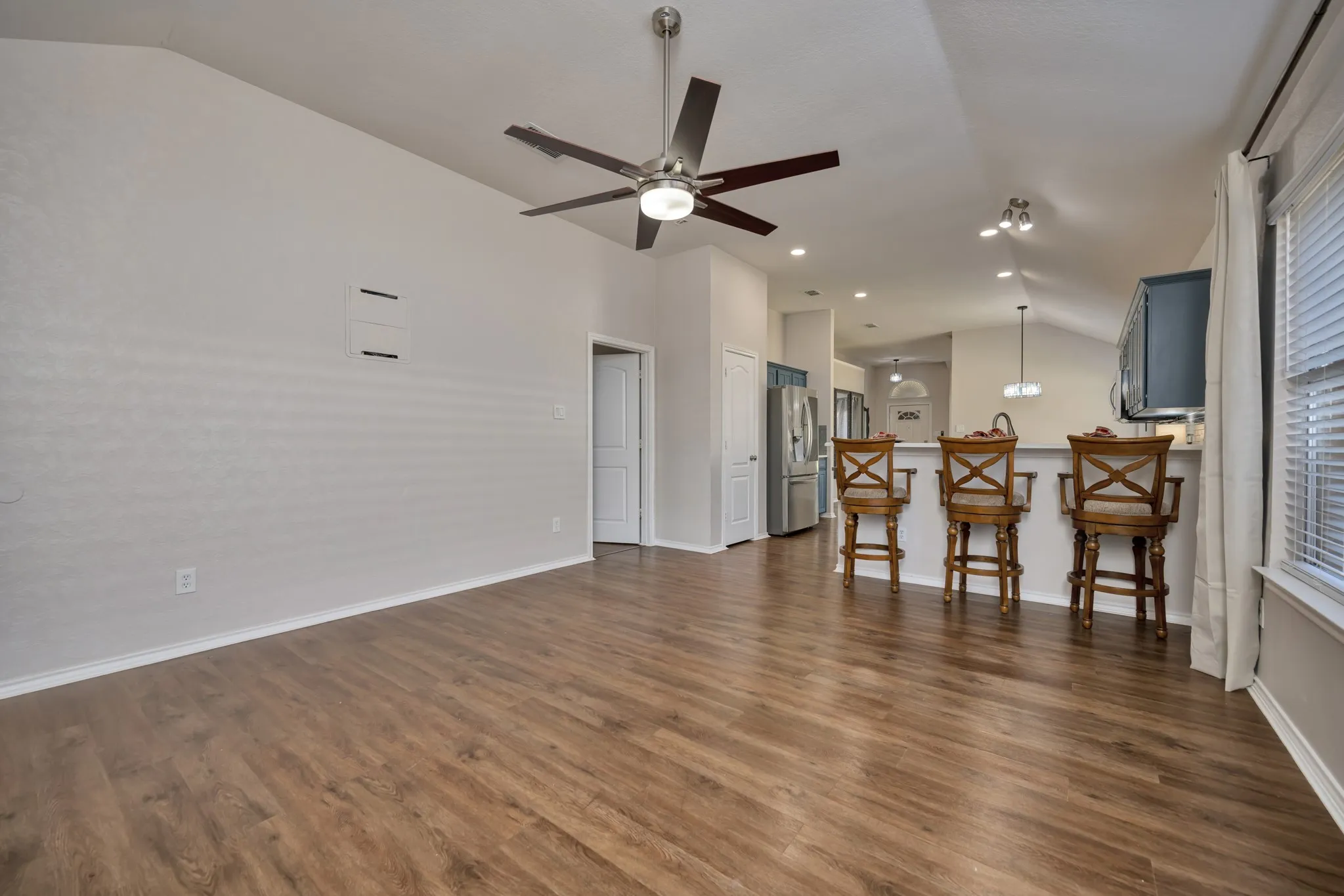 Single Family Residence For Sale in Tarrant County , 4220 Maryanne Place, Haltom City, Texas 76137, 3 Bedroom, 2 Bathroom, 2 Garage spaces, 1,714 Sqft, built in 1993, mls#21372171, Real Estate Agent in Haltom City, Homes For Sale in Tarrant county, Homes For Sale in Haltom City, Realtor in Haltom City Texas, Real Estate Brokerage Independent Realty Texas, Luminita Cordes Realtor