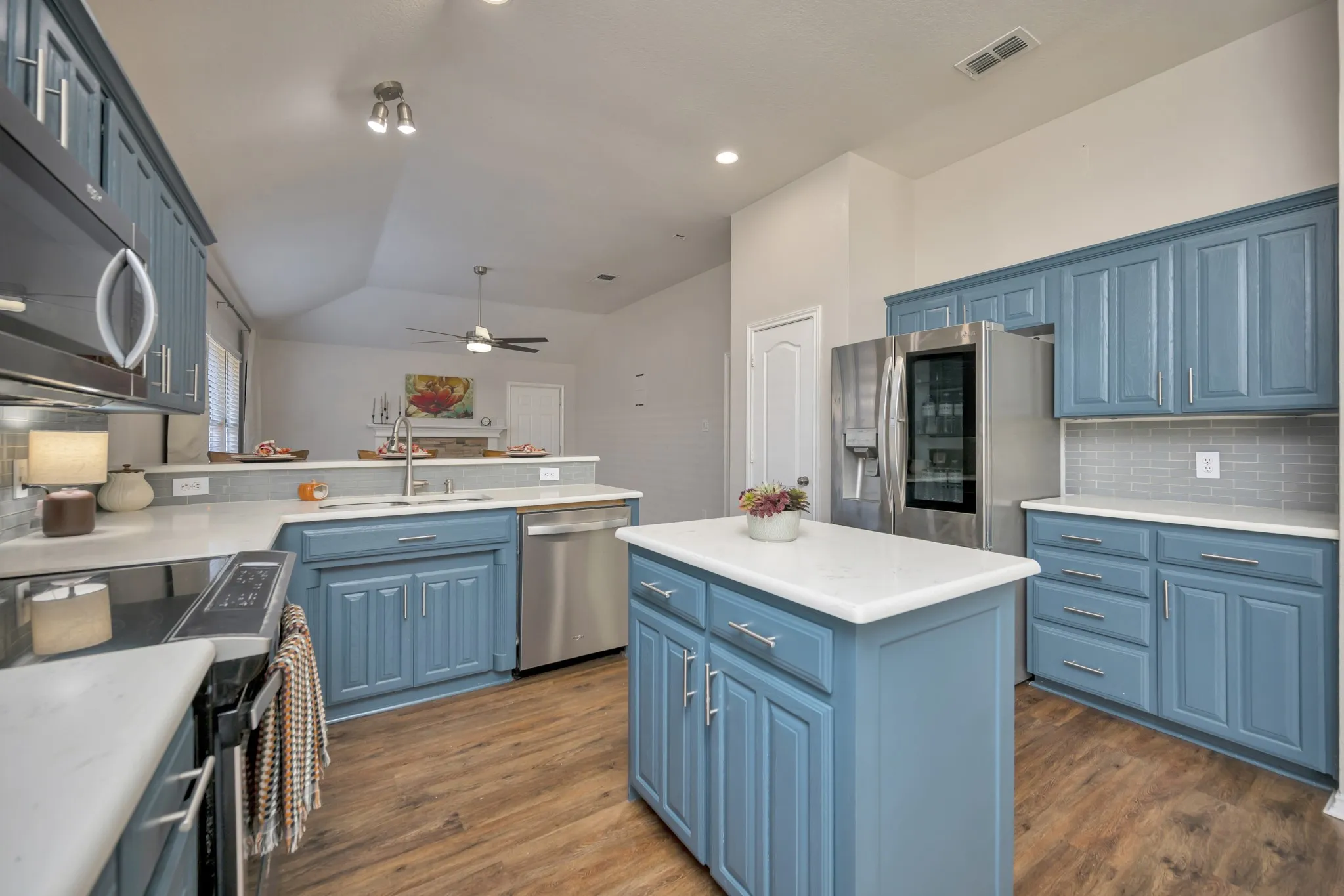 Single Family Residence For Sale in Tarrant County , 4220 Maryanne Place, Haltom City, Texas 76137, 3 Bedroom, 2 Bathroom, 2 Garage spaces, 1,714 Sqft, built in 1993, mls#21372171, Real Estate Agent in Haltom City, Homes For Sale in Tarrant county, Homes For Sale in Haltom City, Realtor in Haltom City Texas, Real Estate Brokerage Independent Realty Texas, Luminita Cordes Realtor