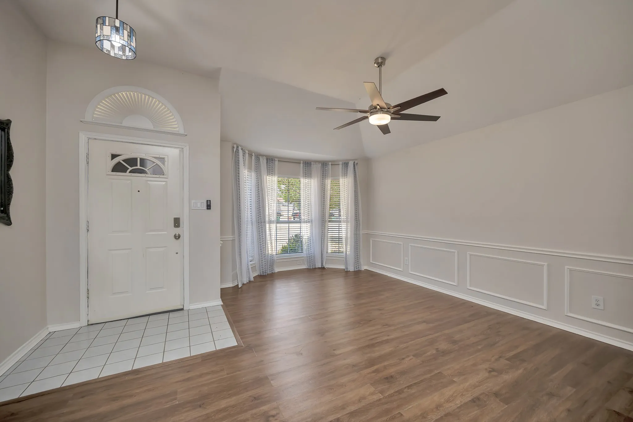 Single Family Residence For Sale in Tarrant County , 4220 Maryanne Place, Haltom City, Texas 76137, 3 Bedroom, 2 Bathroom, 2 Garage spaces, 1,714 Sqft, built in 1993, mls#21372171, Real Estate Agent in Haltom City, Homes For Sale in Tarrant county, Homes For Sale in Haltom City, Realtor in Haltom City Texas, Real Estate Brokerage Independent Realty Texas, Luminita Cordes Realtor