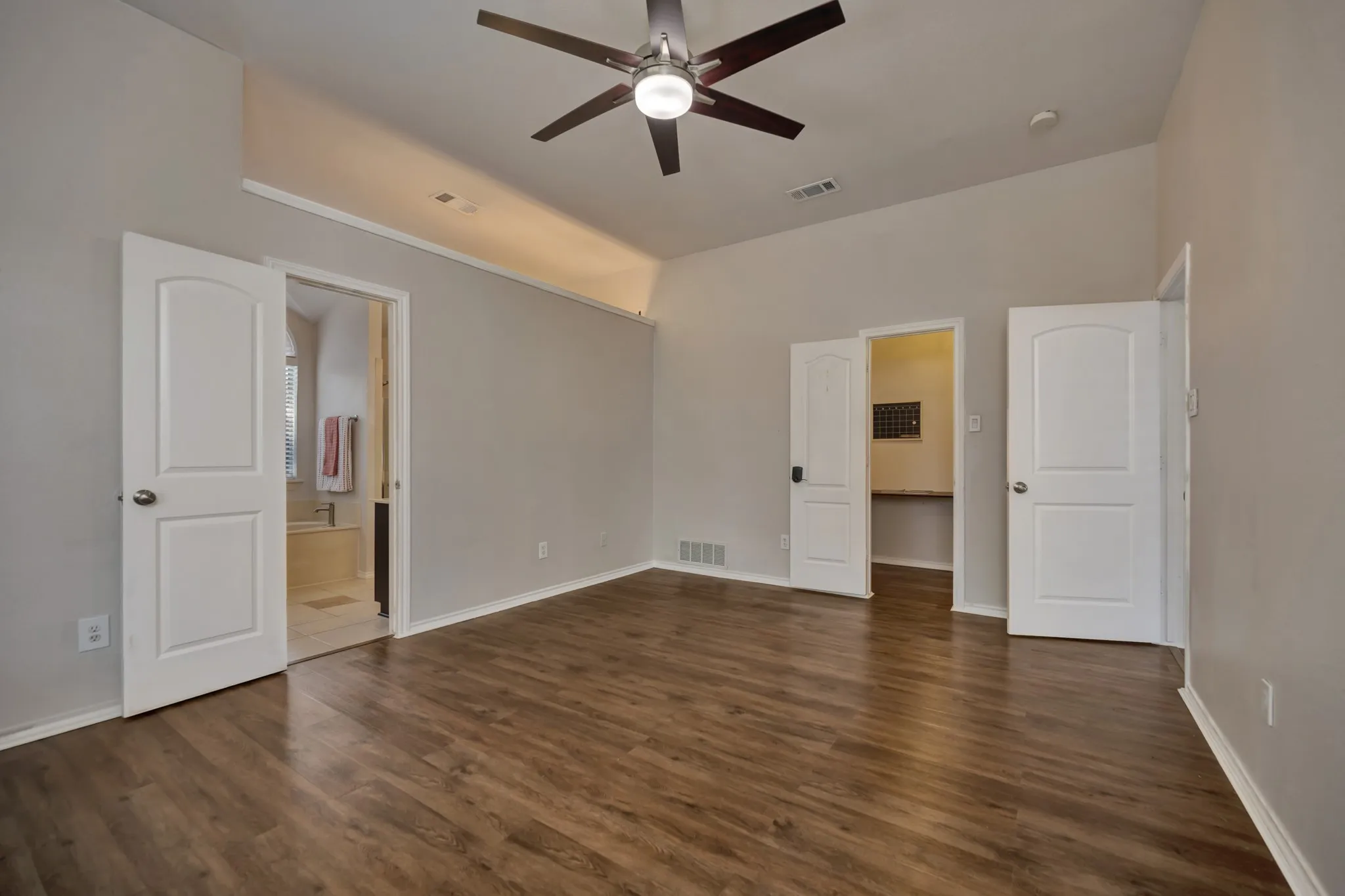 Single Family Residence For Sale in Tarrant County , 4220 Maryanne Place, Haltom City, Texas 76137, 3 Bedroom, 2 Bathroom, 2 Garage spaces, 1,714 Sqft, built in 1993, mls#21372171, Real Estate Agent in Haltom City, Homes For Sale in Tarrant county, Homes For Sale in Haltom City, Realtor in Haltom City Texas, Real Estate Brokerage Independent Realty Texas, Luminita Cordes Realtor