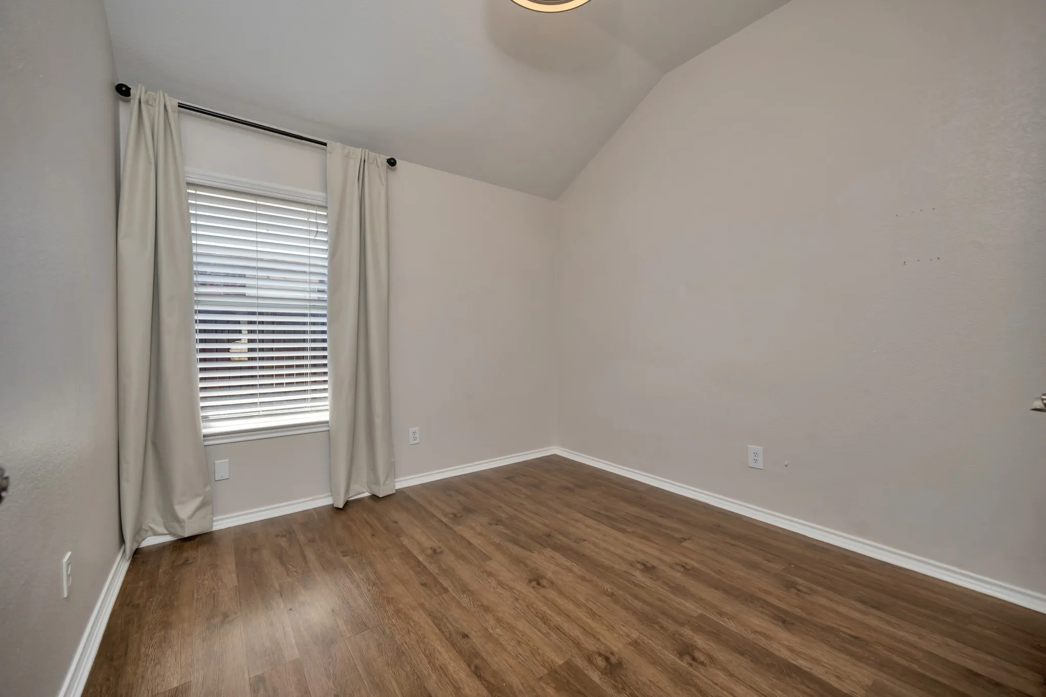Single Family Residence For Sale in Tarrant County , 4220 Maryanne Place, Haltom City, Texas 76137, 3 Bedroom, 2 Bathroom, 2 Garage spaces, 1,714 Sqft, built in 1993, mls#21372171, Real Estate Agent in Haltom City, Homes For Sale in Tarrant county, Homes For Sale in Haltom City, Realtor in Haltom City Texas, Real Estate Brokerage Independent Realty Texas, Luminita Cordes Realtor