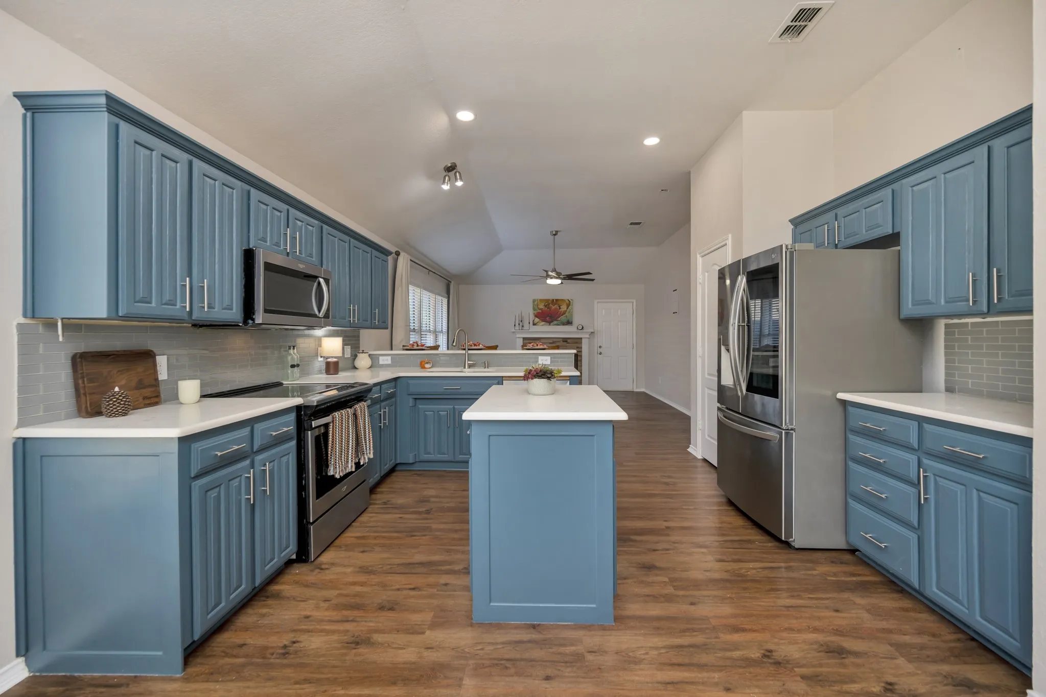 Single Family Residence For Sale in Tarrant County , 4220 Maryanne Place, Haltom City, Texas 76137, 3 Bedroom, 2 Bathroom, 2 Garage spaces, 1,714 Sqft, built in 1993, mls#21372171, Real Estate Agent in Haltom City, Homes For Sale in Tarrant county, Homes For Sale in Haltom City, Realtor in Haltom City Texas, Real Estate Brokerage Independent Realty Texas, Luminita Cordes Realtor