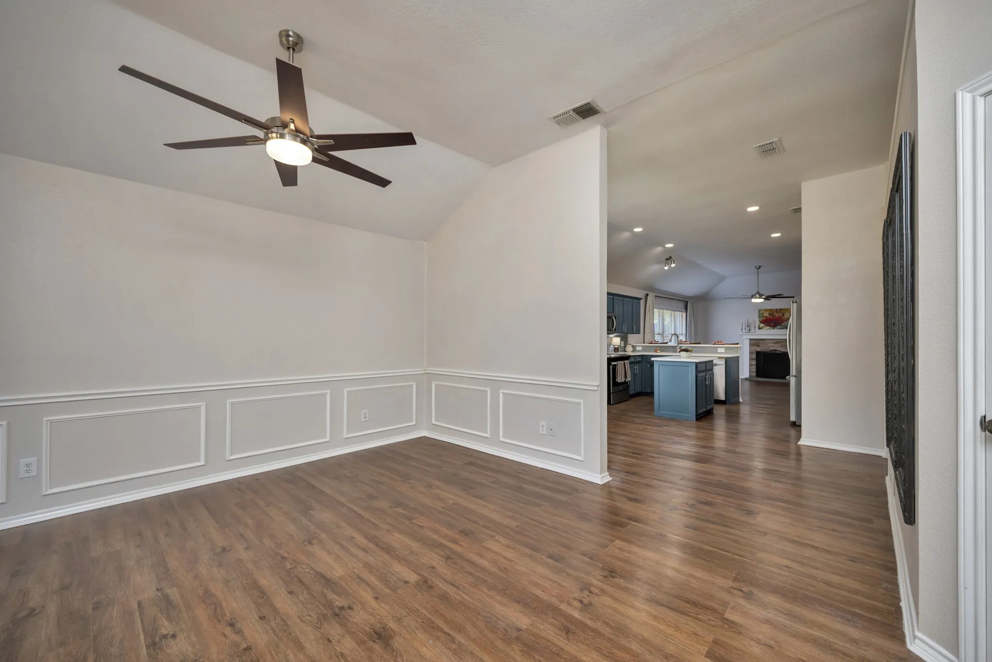 Single Family Residence For Sale in Tarrant County , 4220 Maryanne Place, Haltom City, Texas 76137, 3 Bedroom, 2 Bathroom, 2 Garage spaces, 1,714 Sqft, built in 1993, mls#21372171, Real Estate Agent in Haltom City, Homes For Sale in Tarrant county, Homes For Sale in Haltom City, Realtor in Haltom City Texas, Real Estate Brokerage Independent Realty Texas, Luminita Cordes Realtor
