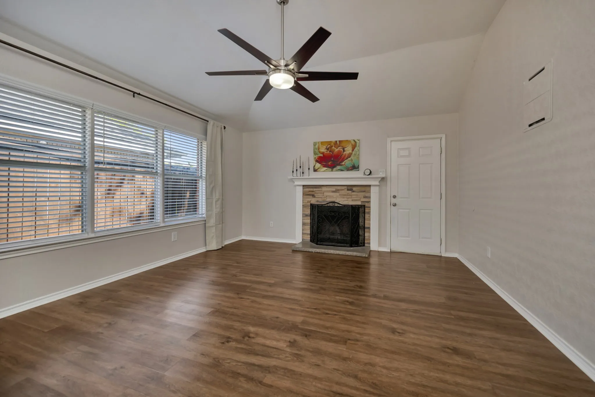 Single Family Residence For Sale in Tarrant County , 4220 Maryanne Place, Haltom City, Texas 76137, 3 Bedroom, 2 Bathroom, 2 Garage spaces, 1,714 Sqft, built in 1993, mls#21372171, Real Estate Agent in Haltom City, Homes For Sale in Tarrant county, Homes For Sale in Haltom City, Realtor in Haltom City Texas, Real Estate Brokerage Independent Realty Texas, Luminita Cordes Realtor
