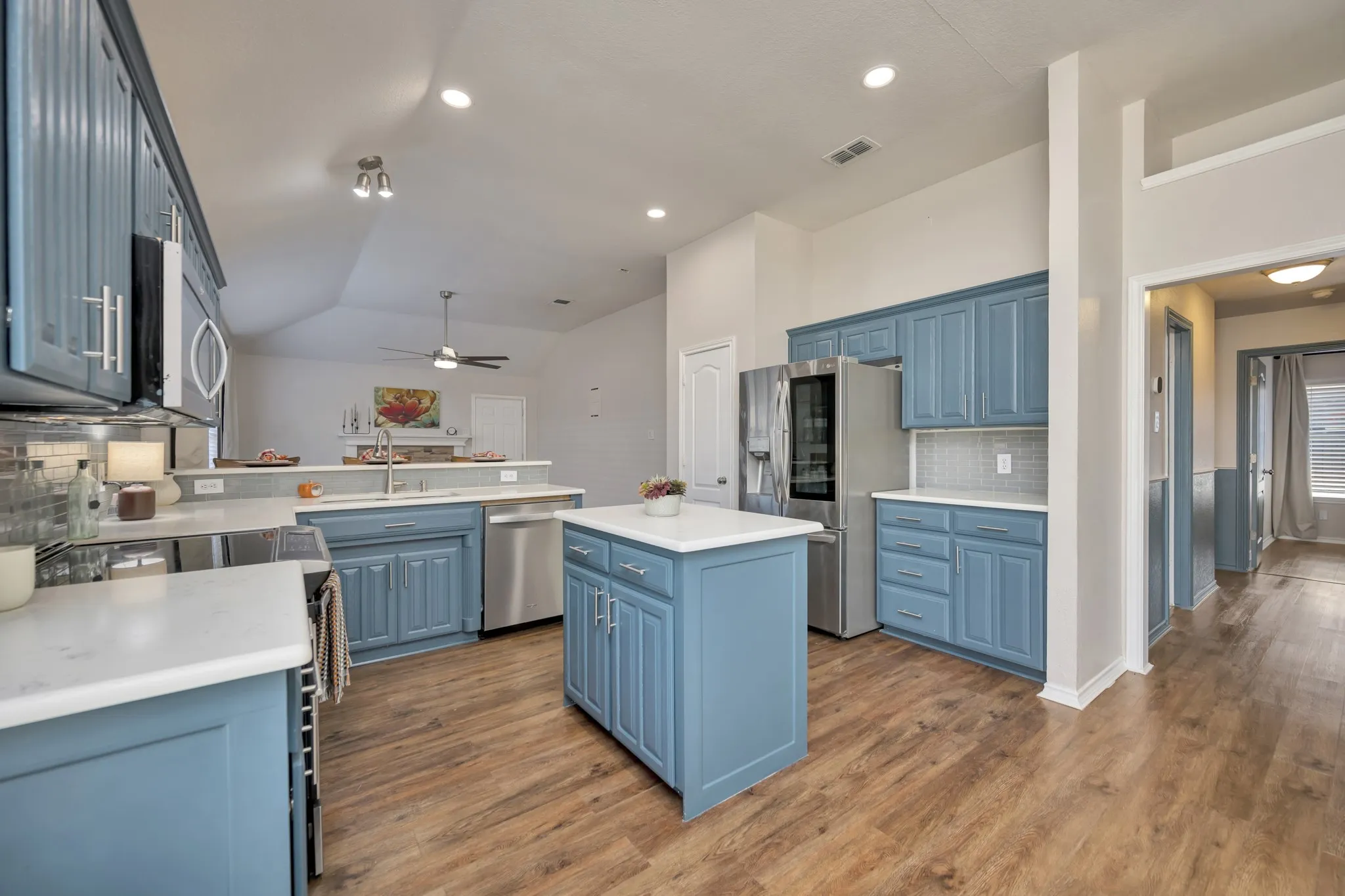 Single Family Residence For Sale in Tarrant County , 4220 Maryanne Place, Haltom City, Texas 76137, 3 Bedroom, 2 Bathroom, 2 Garage spaces, 1,714 Sqft, built in 1993, mls#21372171, Real Estate Agent in Haltom City, Homes For Sale in Tarrant county, Homes For Sale in Haltom City, Realtor in Haltom City Texas, Real Estate Brokerage Independent Realty Texas, Luminita Cordes Realtor