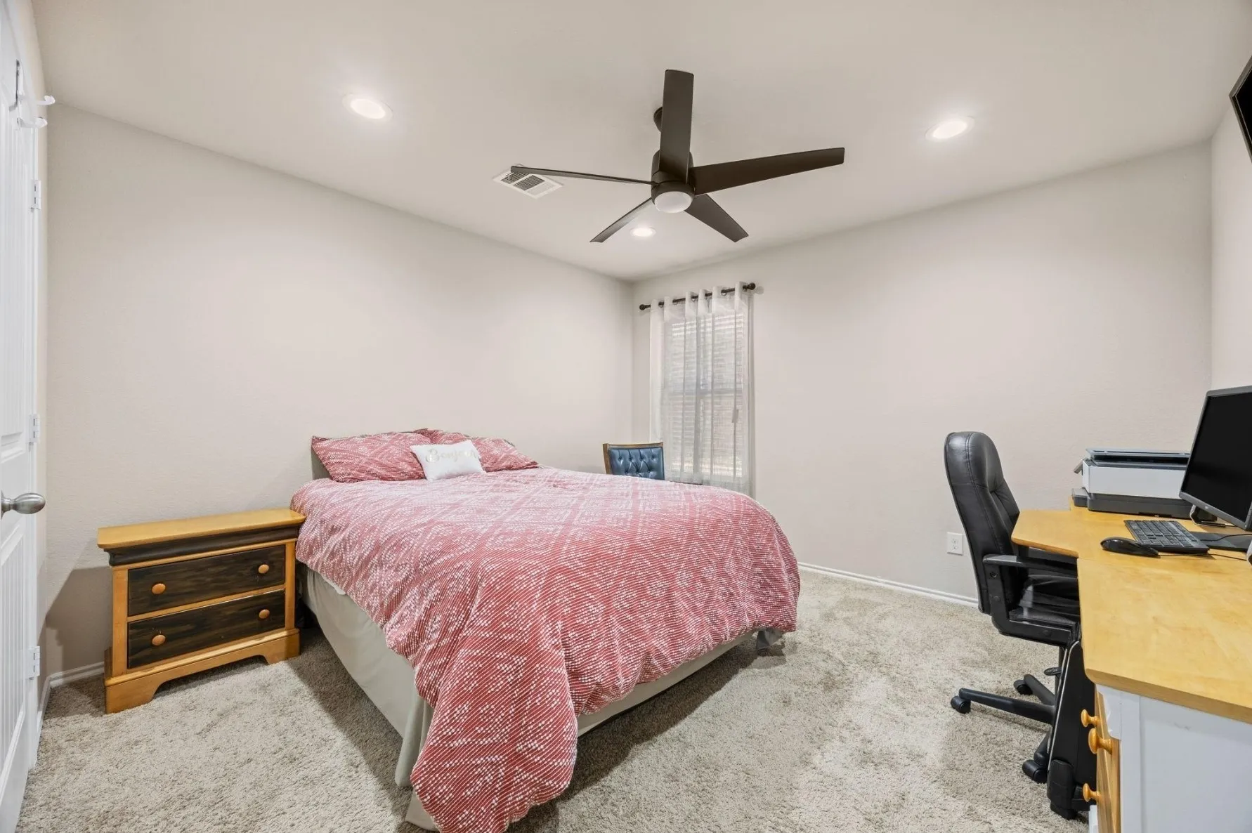 Single Family Residence For Rent in Collin County , 1400 Chrome Street, Princeton, Texas 75407, 4 Bedroom, 2 Bathroom, 2 Garage spaces, 1,891 Sqft, built in 2017, mls#21376183, Real Estate Agent in Princeton, Homes For Rent in Collin county, Homes For Rent in Princeton, Realtor in Princeton Texas, Real Estate Brokerage Independent Realty Texas, Luminita Cordes Realtor