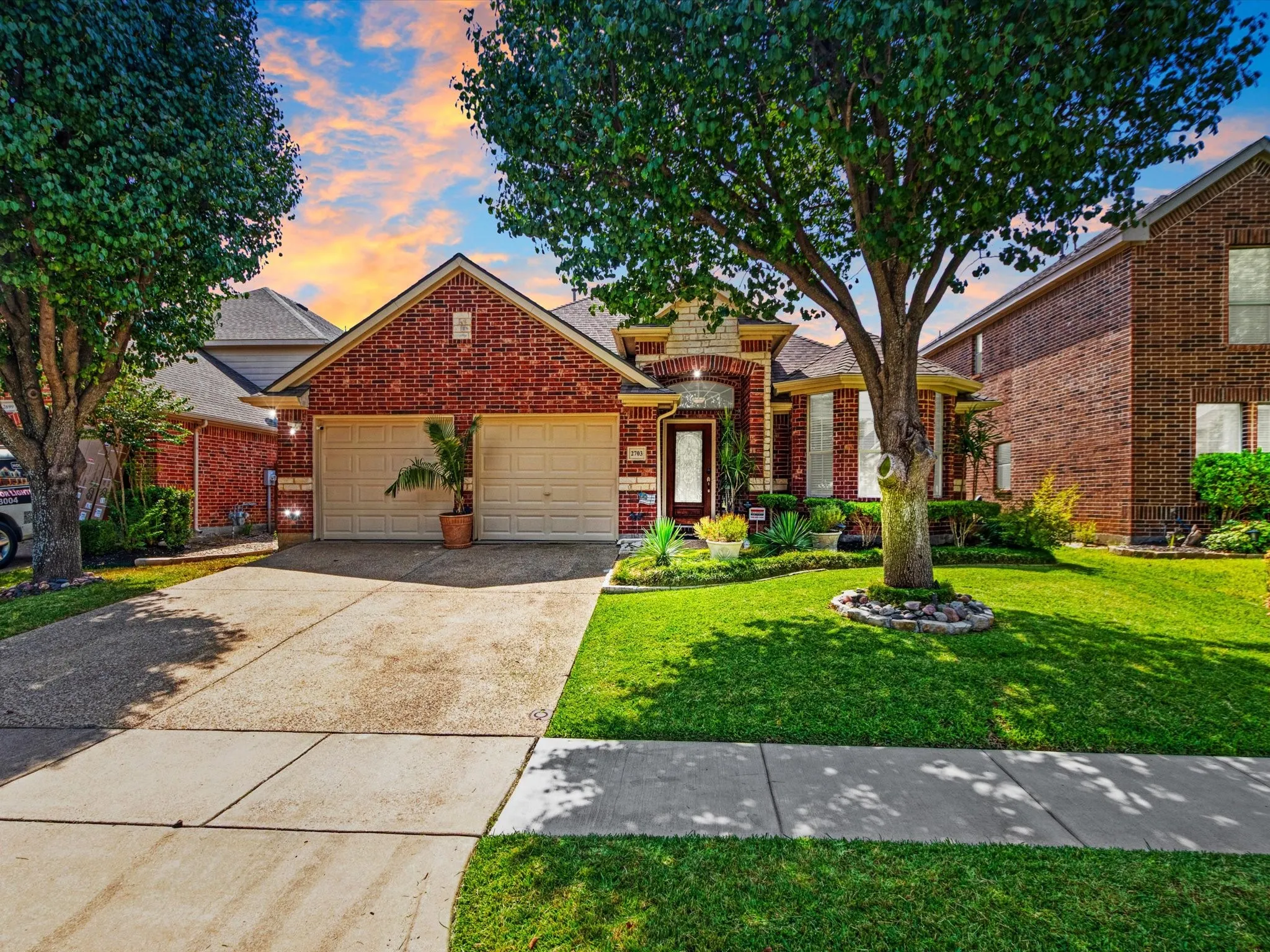 Single Family Residence For Sale in Tarrant County , 2703 Cove Drive, Grand Prairie, Texas 75054, 3 Bedroom, 2 Bathroom, 2 Garage spaces, 2,094 Sqft, built in 2006, mls#21375640, Real Estate Agent in Grand Prairie, Homes For Sale in Tarrant county, Homes For Sale in Grand Prairie, Realtor in Grand Prairie Texas, Real Estate Brokerage Independent Realty Texas, Luminita Cordes Realtor
