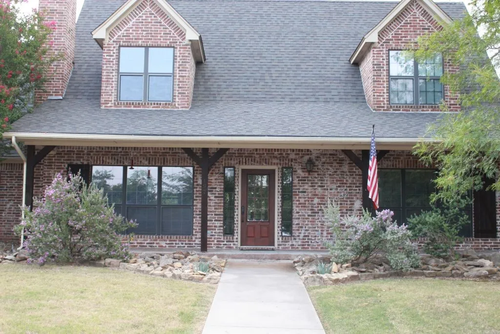 Single Family Residence For Sale in Wise County , 197 E Bay Drive, Bridgeport, Texas 76426, 4 Bedroom, 3 Bathroom, 2 Garage spaces, 2,443 Sqft, built in 2005, mls#21376144, Real Estate Agent in Bridgeport, Homes For Sale in Wise county, Homes For Sale in Bridgeport, Realtor in Bridgeport Texas, Real Estate Brokerage Independent Realty Texas, Luminita Cordes Realtor