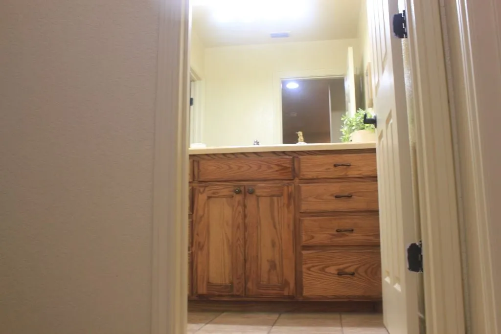 Single Family Residence For Sale in Wise County , 197 E Bay Drive, Bridgeport, Texas 76426, 4 Bedroom, 3 Bathroom, 2 Garage spaces, 2,443 Sqft, built in 2005, mls#21376144, Real Estate Agent in Bridgeport, Homes For Sale in Wise county, Homes For Sale in Bridgeport, Realtor in Bridgeport Texas, Real Estate Brokerage Independent Realty Texas, Luminita Cordes Realtor