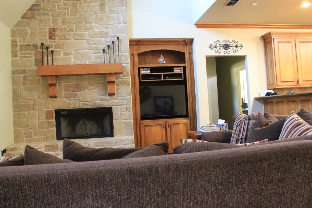 Single Family Residence For Sale in Wise County , 197 E Bay Drive, Bridgeport, Texas 76426, 4 Bedroom, 3 Bathroom, 2 Garage spaces, 2,443 Sqft, built in 2005, mls#21376144, Real Estate Agent in Bridgeport, Homes For Sale in Wise county, Homes For Sale in Bridgeport, Realtor in Bridgeport Texas, Real Estate Brokerage Independent Realty Texas, Luminita Cordes Realtor