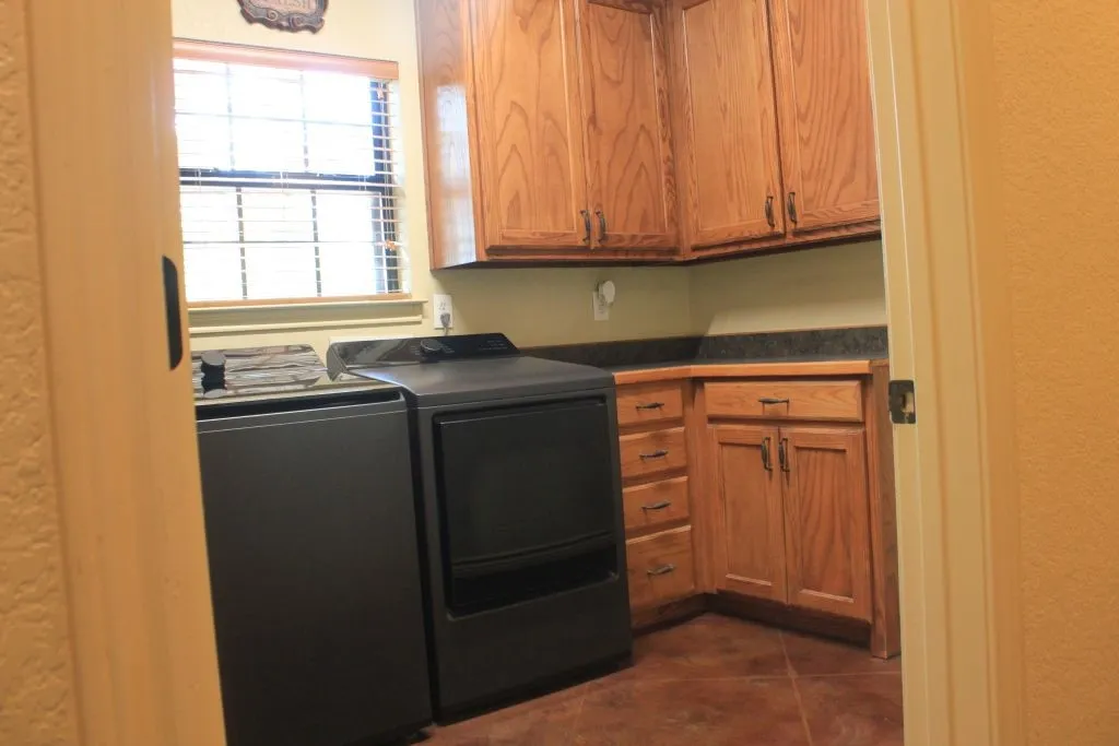Single Family Residence For Sale in Wise County , 197 E Bay Drive, Bridgeport, Texas 76426, 4 Bedroom, 3 Bathroom, 2 Garage spaces, 2,443 Sqft, built in 2005, mls#21376144, Real Estate Agent in Bridgeport, Homes For Sale in Wise county, Homes For Sale in Bridgeport, Realtor in Bridgeport Texas, Real Estate Brokerage Independent Realty Texas, Luminita Cordes Realtor