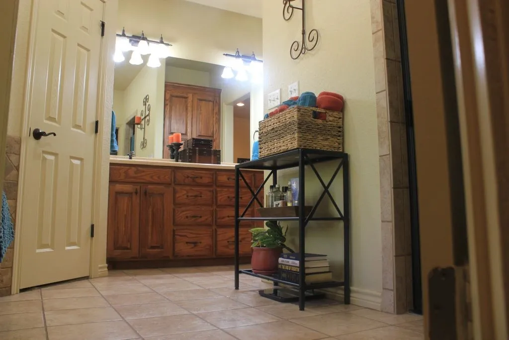 Single Family Residence For Sale in Wise County , 197 E Bay Drive, Bridgeport, Texas 76426, 4 Bedroom, 3 Bathroom, 2 Garage spaces, 2,443 Sqft, built in 2005, mls#21376144, Real Estate Agent in Bridgeport, Homes For Sale in Wise county, Homes For Sale in Bridgeport, Realtor in Bridgeport Texas, Real Estate Brokerage Independent Realty Texas, Luminita Cordes Realtor