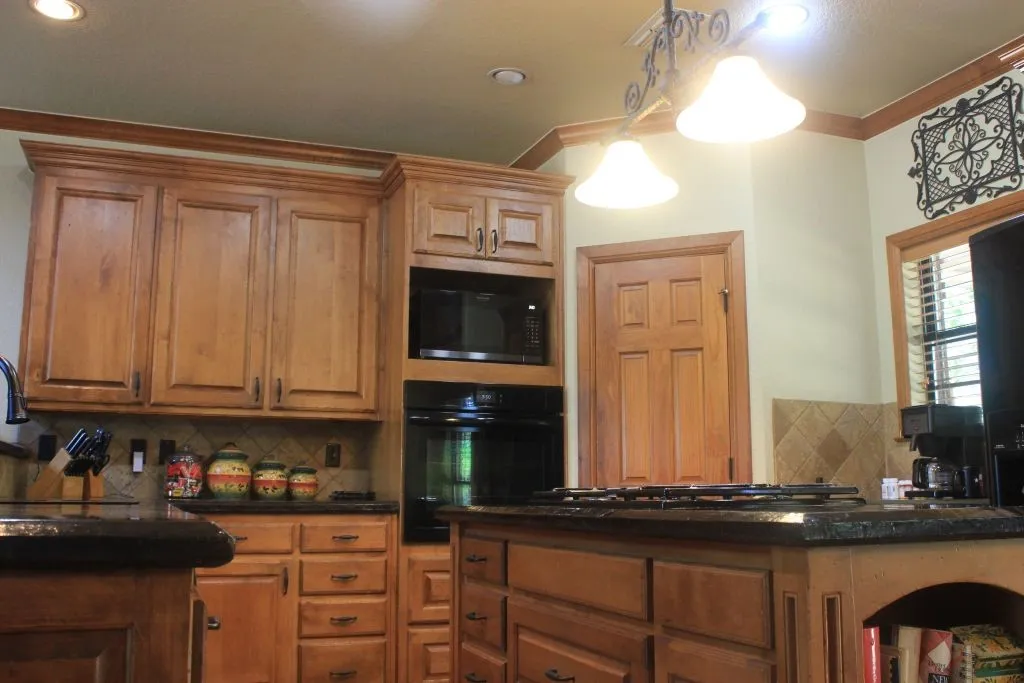 Single Family Residence For Sale in Wise County , 197 E Bay Drive, Bridgeport, Texas 76426, 4 Bedroom, 3 Bathroom, 2 Garage spaces, 2,443 Sqft, built in 2005, mls#21376144, Real Estate Agent in Bridgeport, Homes For Sale in Wise county, Homes For Sale in Bridgeport, Realtor in Bridgeport Texas, Real Estate Brokerage Independent Realty Texas, Luminita Cordes Realtor