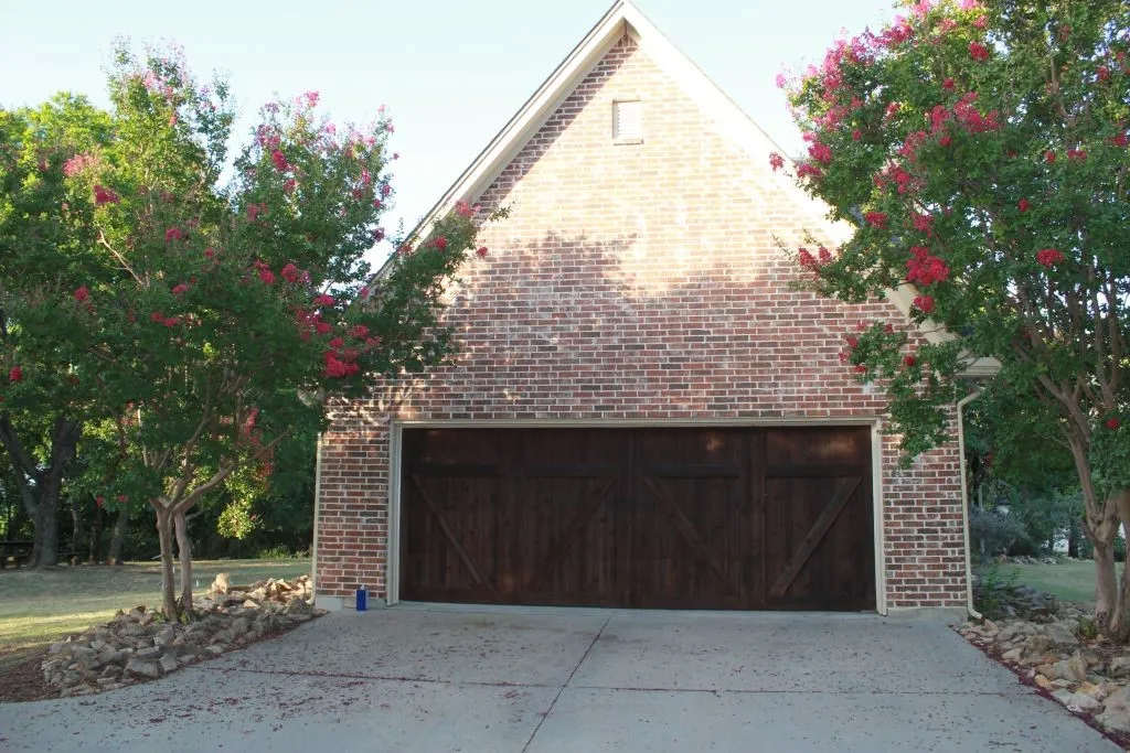 Single Family Residence For Sale in Wise County , 197 E Bay Drive, Bridgeport, Texas 76426, 4 Bedroom, 3 Bathroom, 2 Garage spaces, 2,443 Sqft, built in 2005, mls#21376144, Real Estate Agent in Bridgeport, Homes For Sale in Wise county, Homes For Sale in Bridgeport, Realtor in Bridgeport Texas, Real Estate Brokerage Independent Realty Texas, Luminita Cordes Realtor