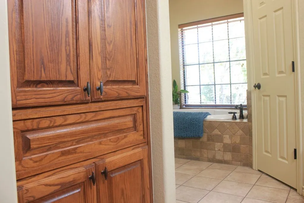 Single Family Residence For Sale in Wise County , 197 E Bay Drive, Bridgeport, Texas 76426, 4 Bedroom, 3 Bathroom, 2 Garage spaces, 2,443 Sqft, built in 2005, mls#21376144, Real Estate Agent in Bridgeport, Homes For Sale in Wise county, Homes For Sale in Bridgeport, Realtor in Bridgeport Texas, Real Estate Brokerage Independent Realty Texas, Luminita Cordes Realtor
