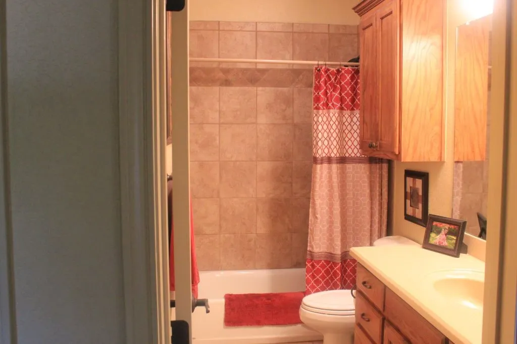 Single Family Residence For Sale in Wise County , 197 E Bay Drive, Bridgeport, Texas 76426, 4 Bedroom, 3 Bathroom, 2 Garage spaces, 2,443 Sqft, built in 2005, mls#21376144, Real Estate Agent in Bridgeport, Homes For Sale in Wise county, Homes For Sale in Bridgeport, Realtor in Bridgeport Texas, Real Estate Brokerage Independent Realty Texas, Luminita Cordes Realtor