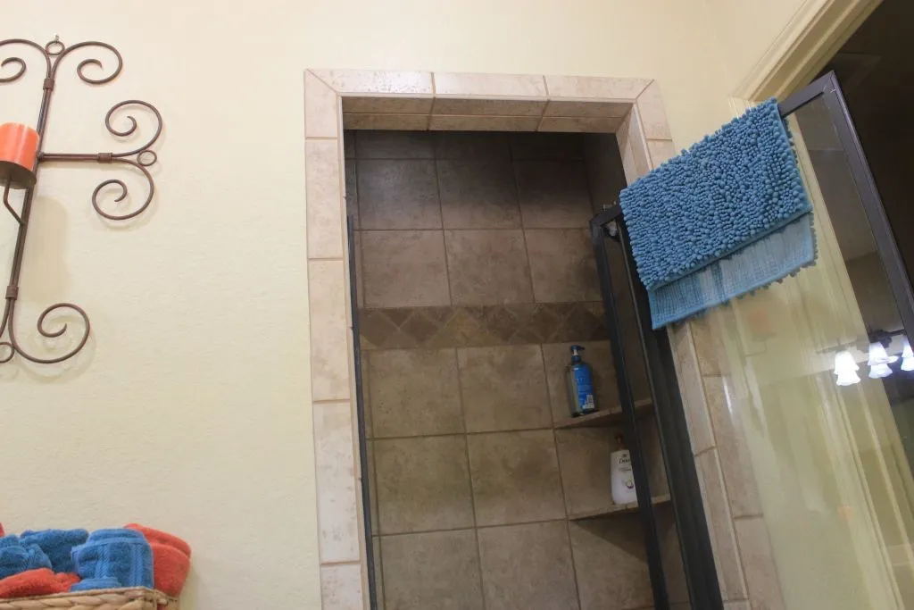 Single Family Residence For Sale in Wise County , 197 E Bay Drive, Bridgeport, Texas 76426, 4 Bedroom, 3 Bathroom, 2 Garage spaces, 2,443 Sqft, built in 2005, mls#21376144, Real Estate Agent in Bridgeport, Homes For Sale in Wise county, Homes For Sale in Bridgeport, Realtor in Bridgeport Texas, Real Estate Brokerage Independent Realty Texas, Luminita Cordes Realtor