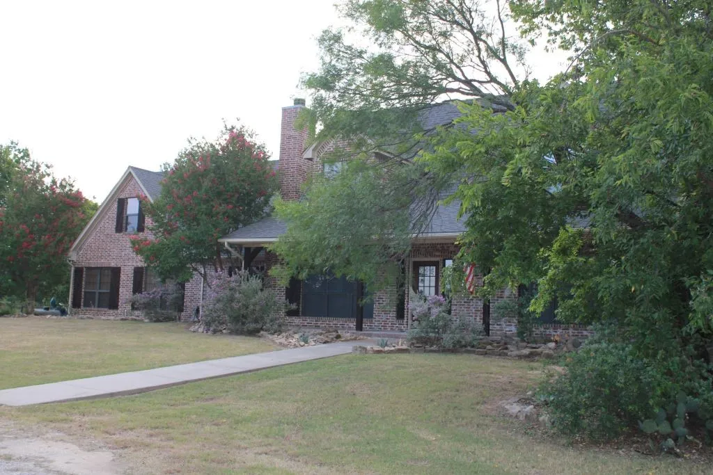 Single Family Residence For Sale in Wise County , 197 E Bay Drive, Bridgeport, Texas 76426, 4 Bedroom, 3 Bathroom, 2 Garage spaces, 2,443 Sqft, built in 2005, mls#21376144, Real Estate Agent in Bridgeport, Homes For Sale in Wise county, Homes For Sale in Bridgeport, Realtor in Bridgeport Texas, Real Estate Brokerage Independent Realty Texas, Luminita Cordes Realtor