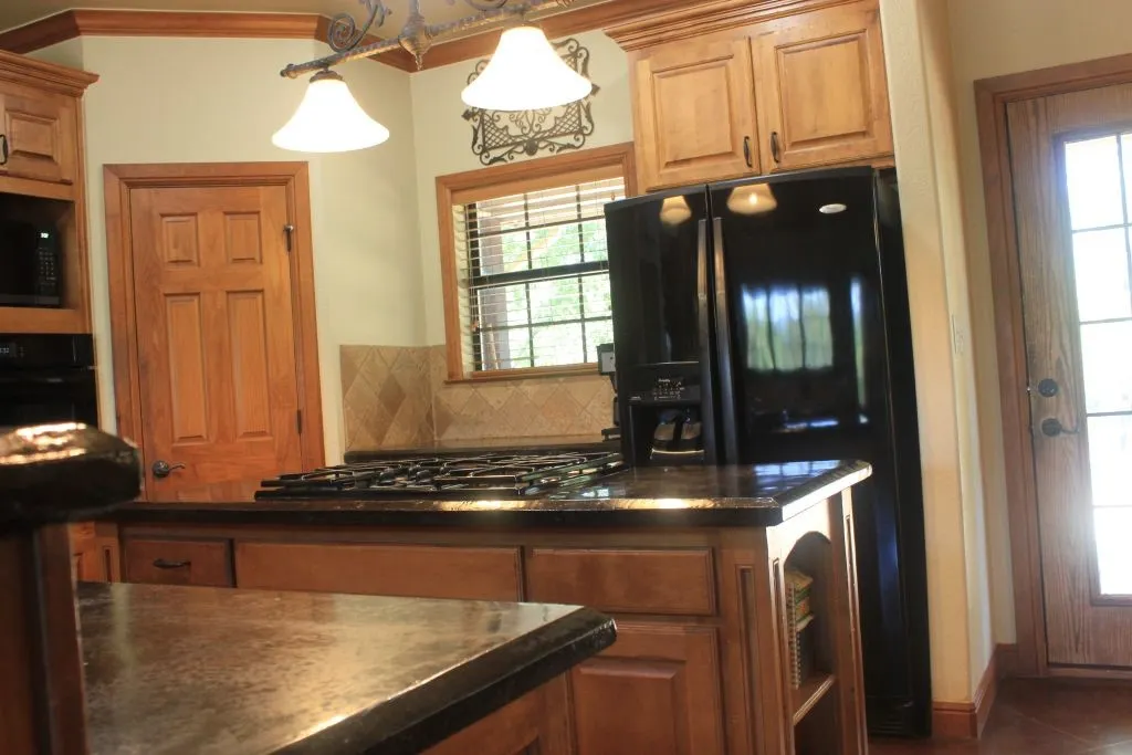 Single Family Residence For Sale in Wise County , 197 E Bay Drive, Bridgeport, Texas 76426, 4 Bedroom, 3 Bathroom, 2 Garage spaces, 2,443 Sqft, built in 2005, mls#21376144, Real Estate Agent in Bridgeport, Homes For Sale in Wise county, Homes For Sale in Bridgeport, Realtor in Bridgeport Texas, Real Estate Brokerage Independent Realty Texas, Luminita Cordes Realtor